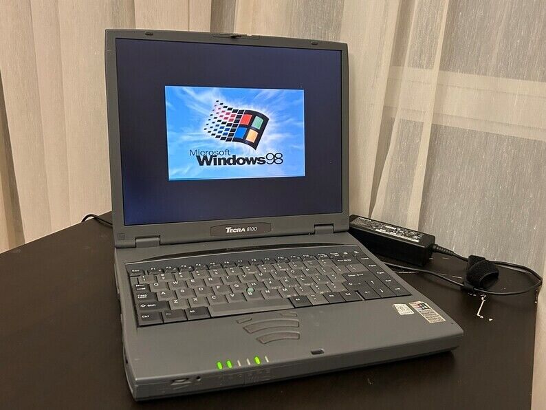 Vintage Toshiba Tecra 8100 Pentium III Windows 98 Retro Laptop