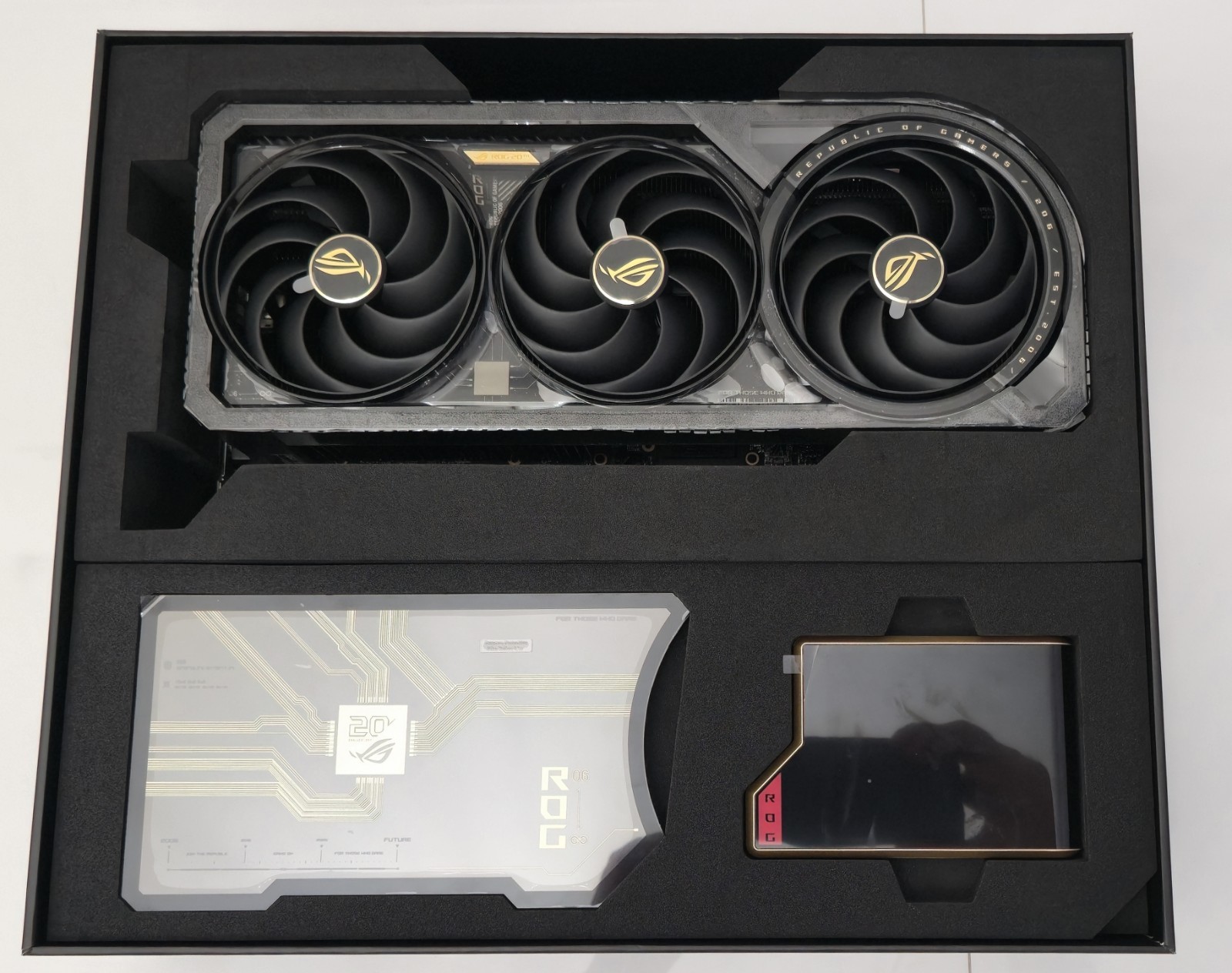 ✅ NEVER USED ✅ ASUS ROG Astral GeForce RTX 5090 Edition 20 PCIe 5.0 32GB GDDR7