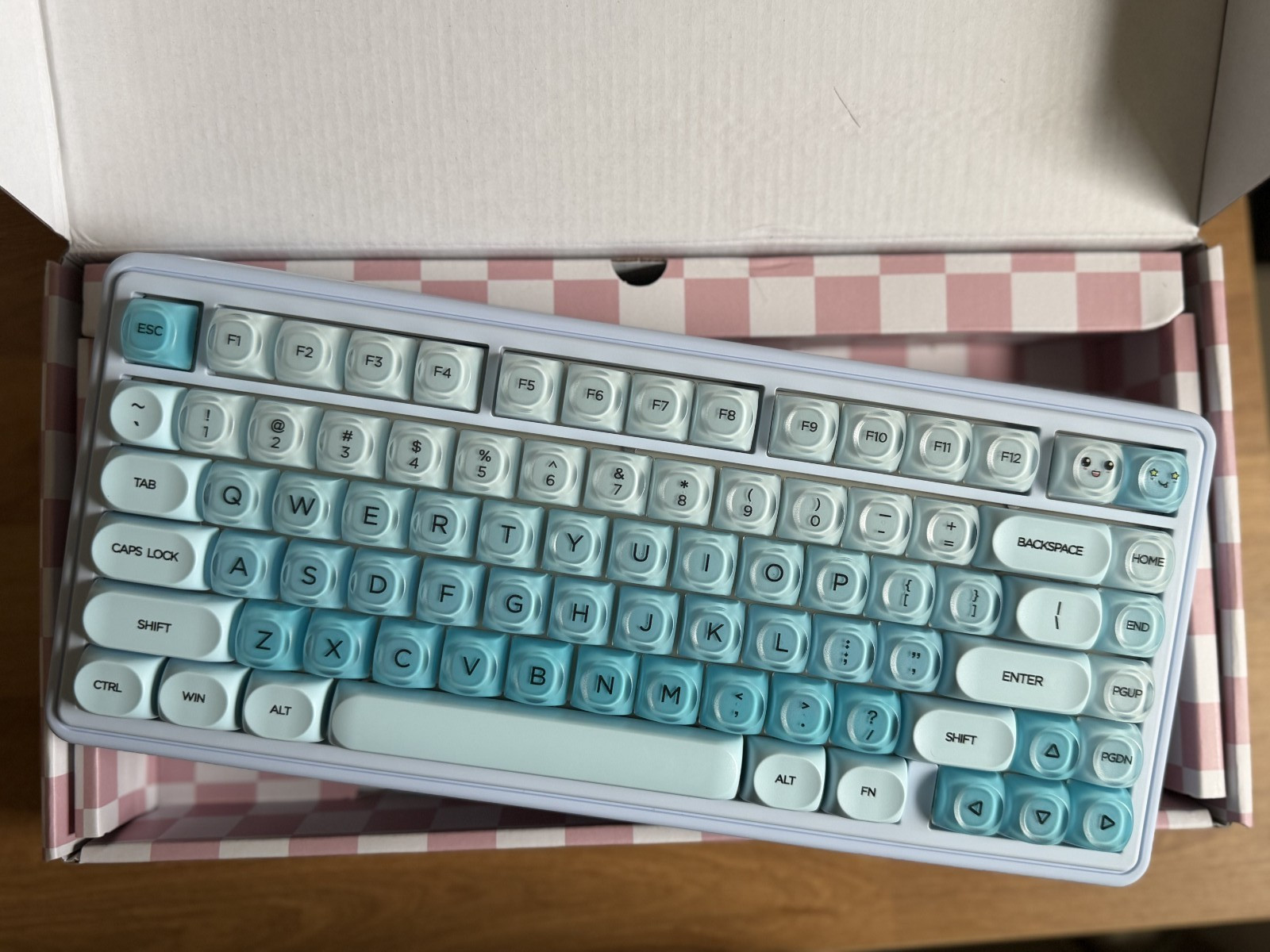 ZORNHER UR82 Wireless Foundation Mechanical Keyboard - Blue Breeze