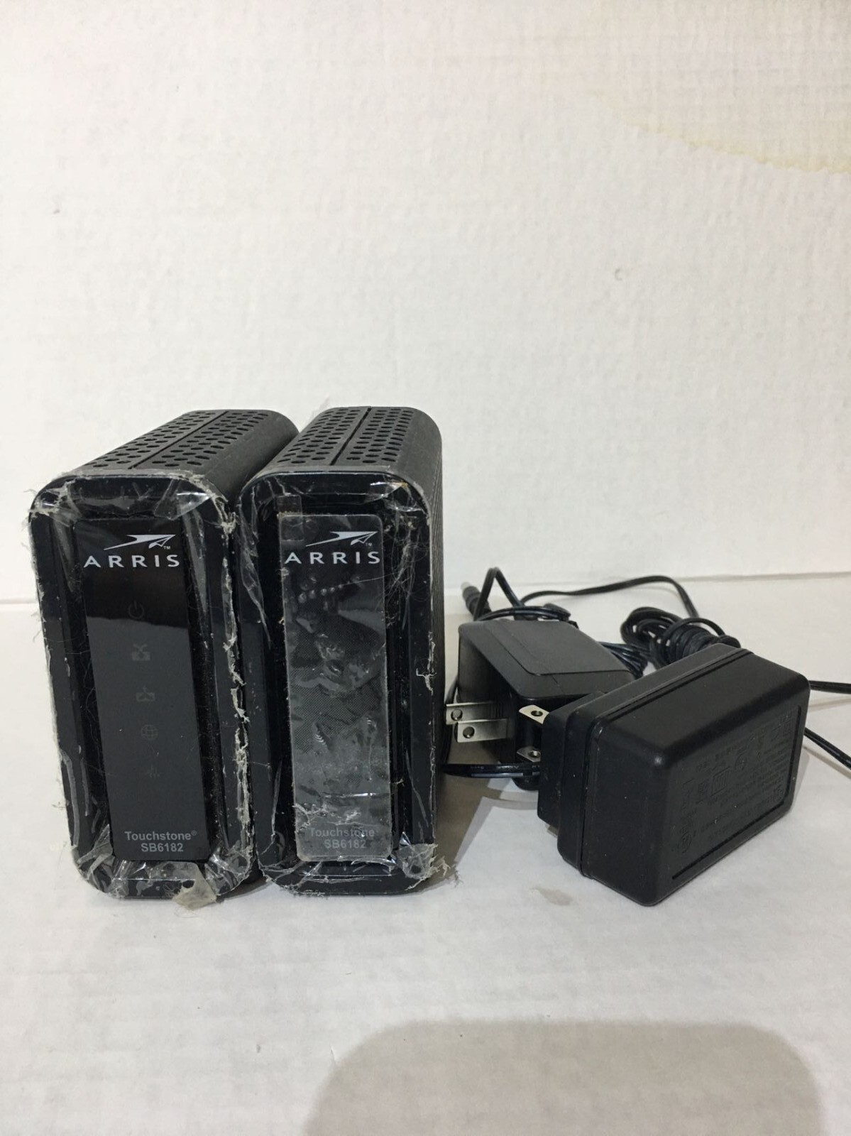 MOTOROLA SURFboard MODEM - Model SB6182 with AC Adaptor / Used & Working Fine