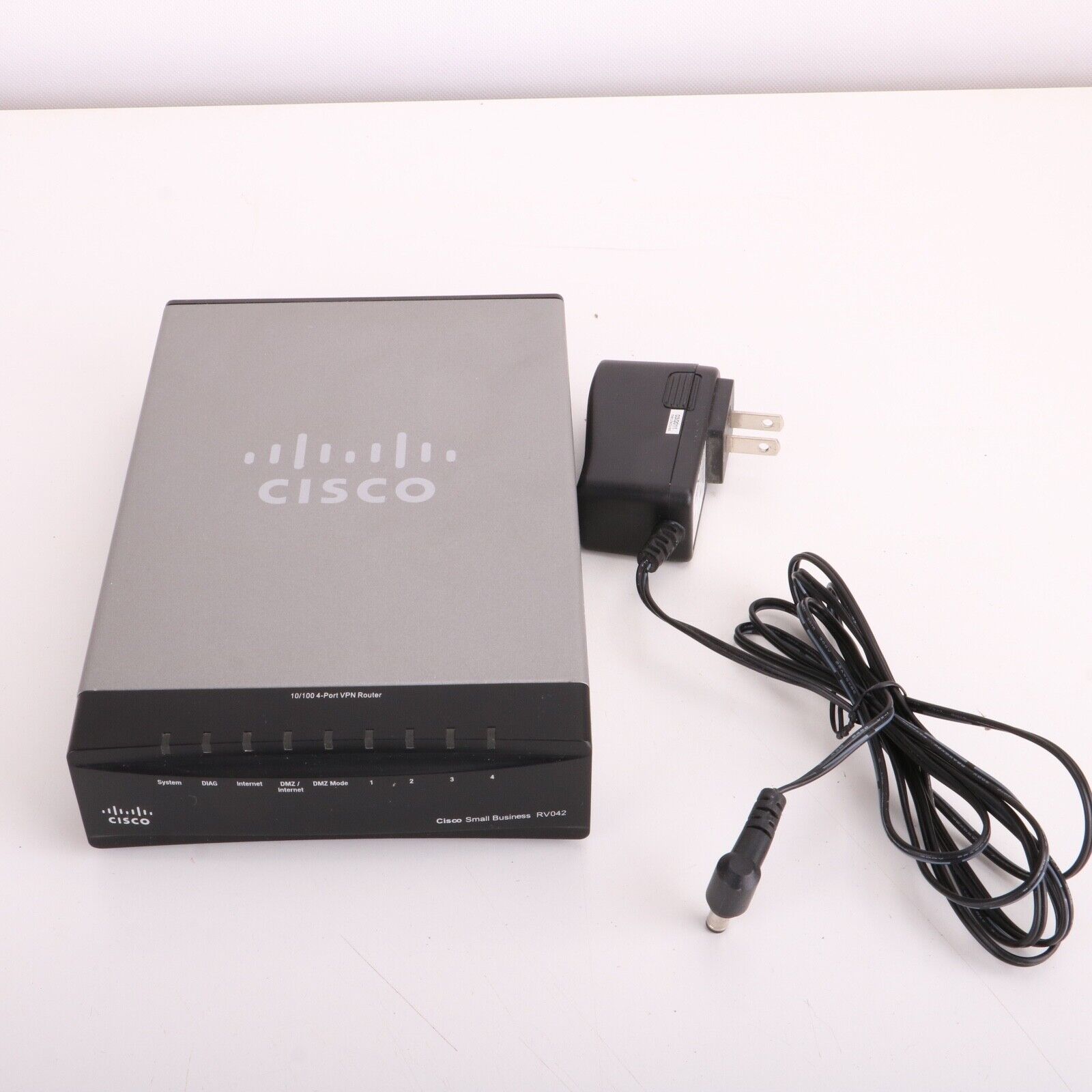 Cisco RV042 V03 4-port 10/100 Small Business VPN Router