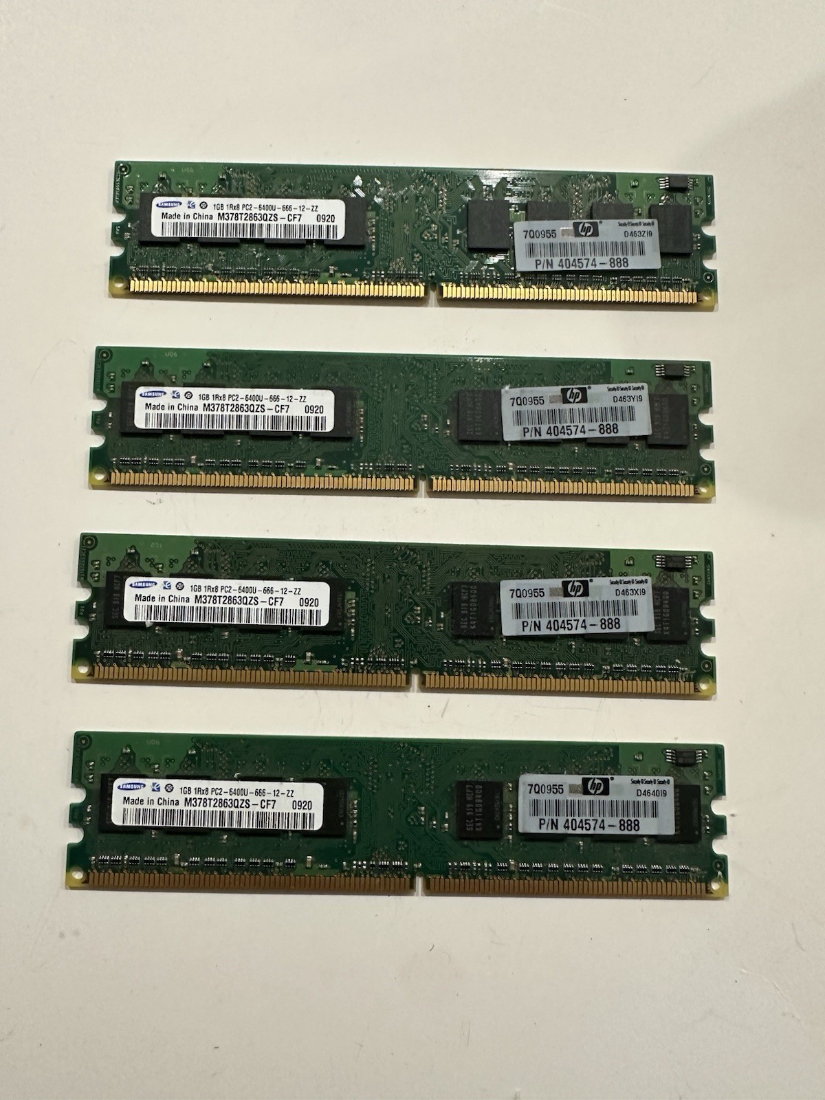4PCS Samsung 1GB 1Rx8 PC2-6400U-666-12-ZZ M378T2863QZS-CF7 PC Memory