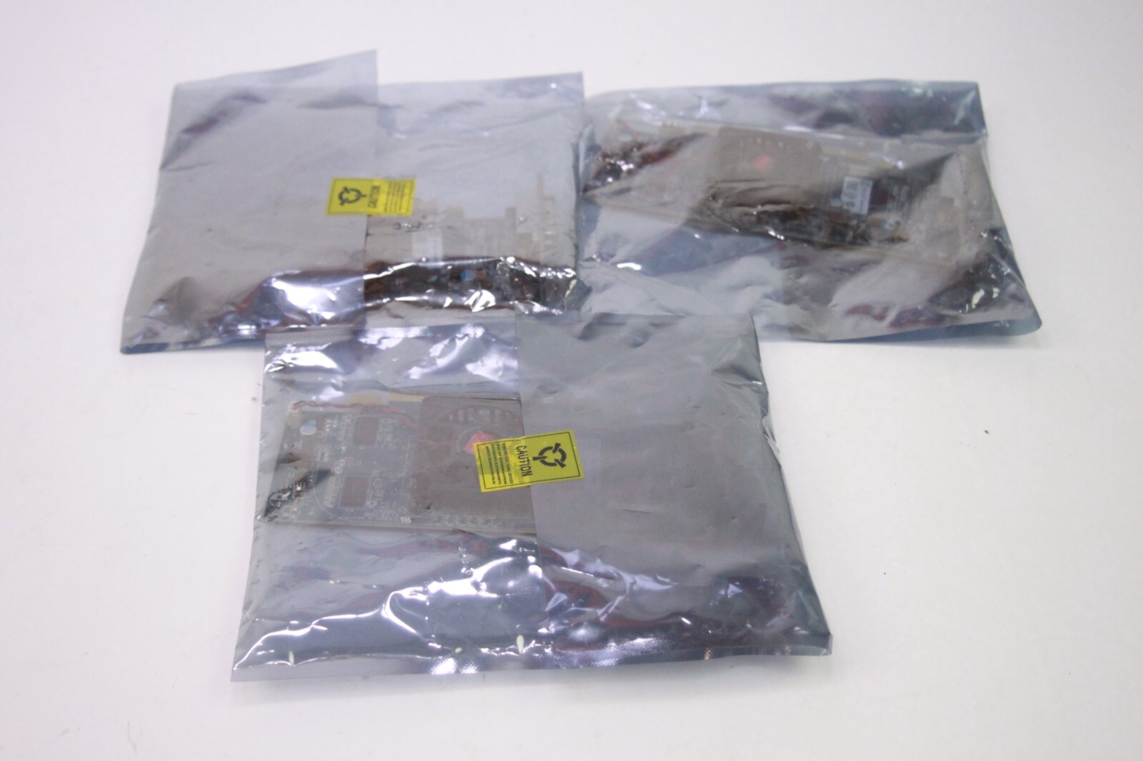 3X AMD ATI Radeon 109-C09057-00 OUGA8 PCIe x16 Graphics Cards ATI-102-C09003(B)