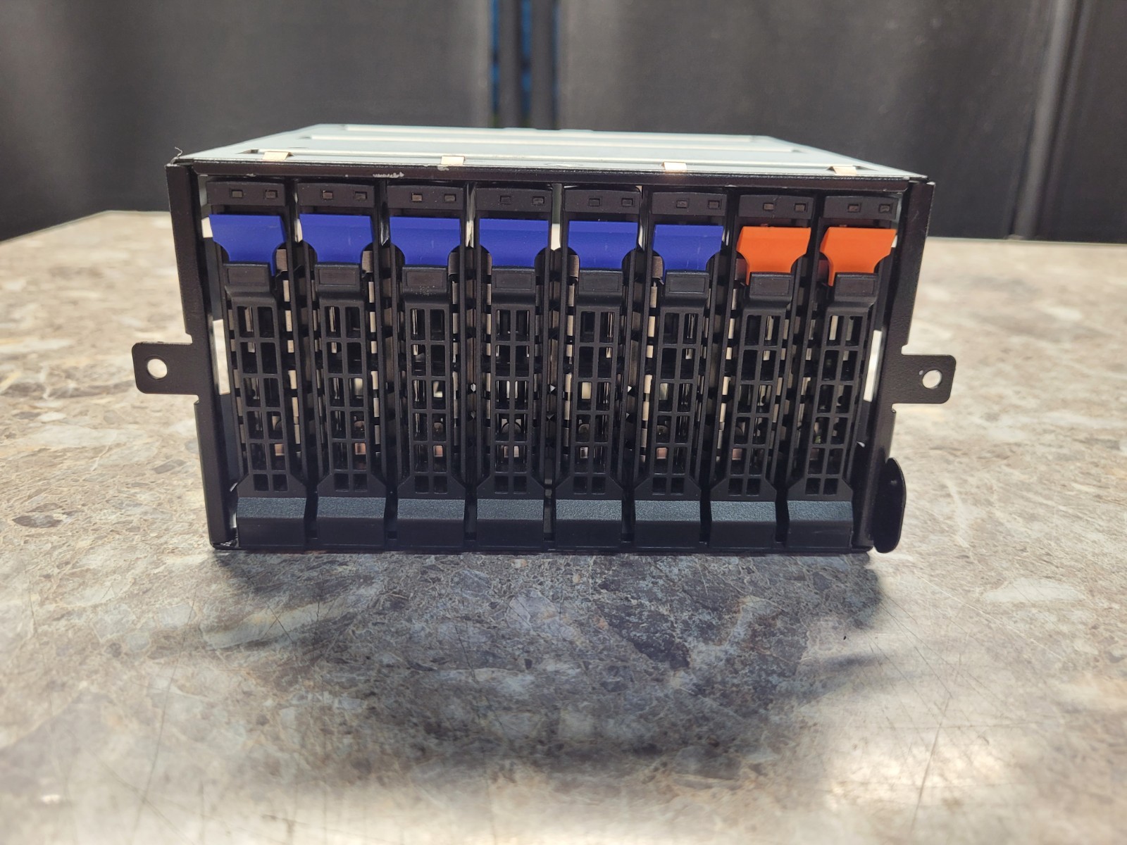 Gigabyte G292-Z20 8-Port SFF Backplane Board CBPG083 + Cages, housing