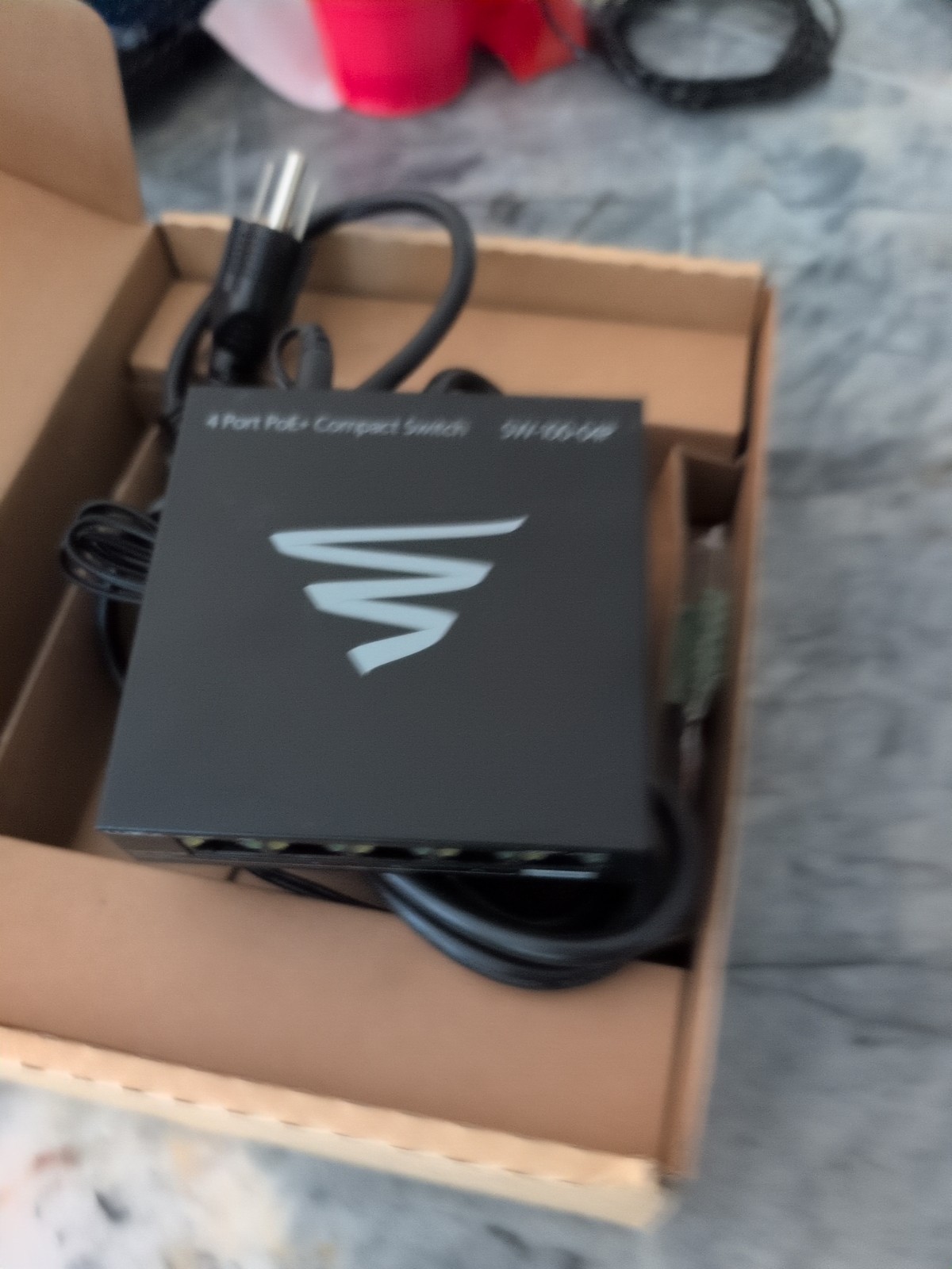 Luxul 4 Port PoE +  Compact Switch  SW-100-04P