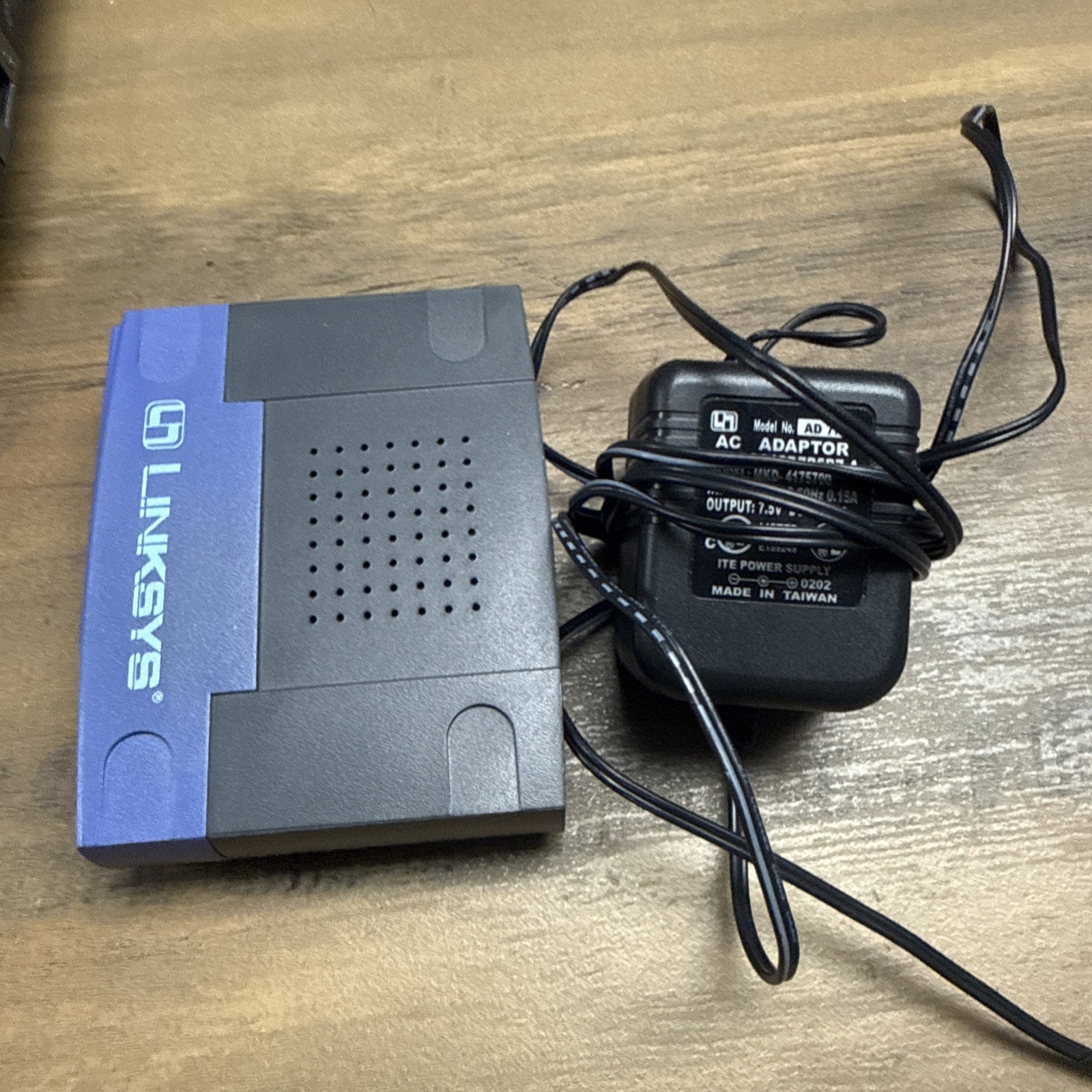Linksys EZXS55W V.3 6 Port  10/100 Workgroup Switch