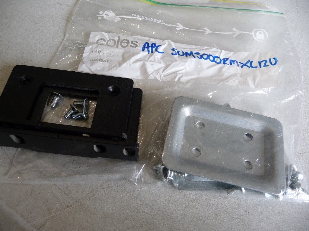 AU SELLER APC 3000VA RACK MOUNT EAR SET +REAR GUIDES OFF SUM3000RMXL12U