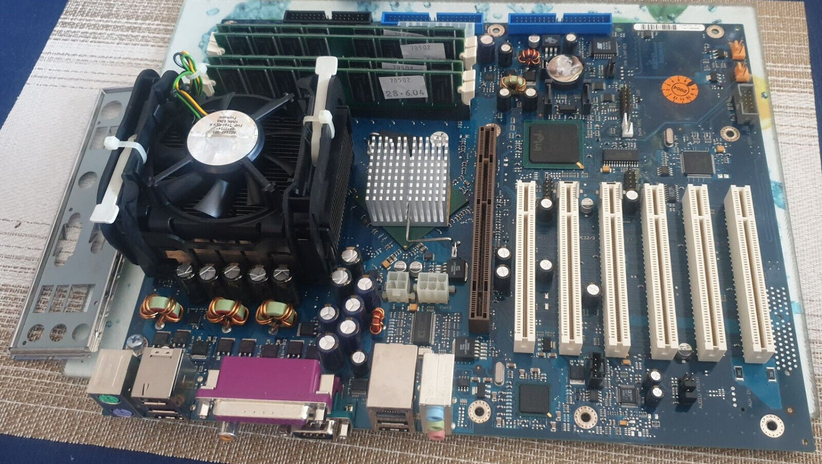 FUJITSU Siemens D1688-A31 GS 2 DDR1 - ATX - Sockel 478 - 2GB Ram + Pentium 4 3.0