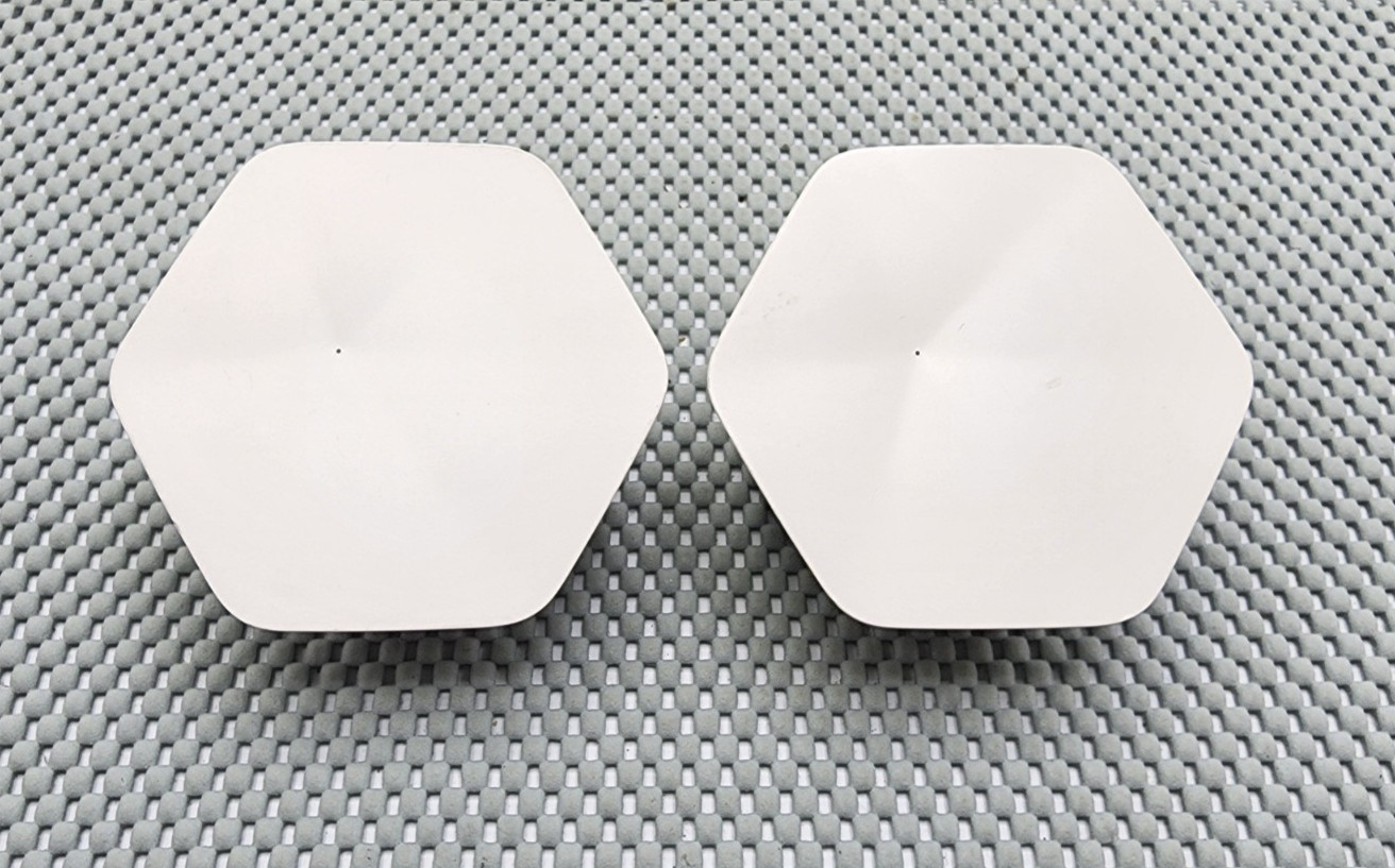 Lot of 2 Breezeline Broadband WiFi Plug In Extender Pod Plume B1A (FOR PARTS)