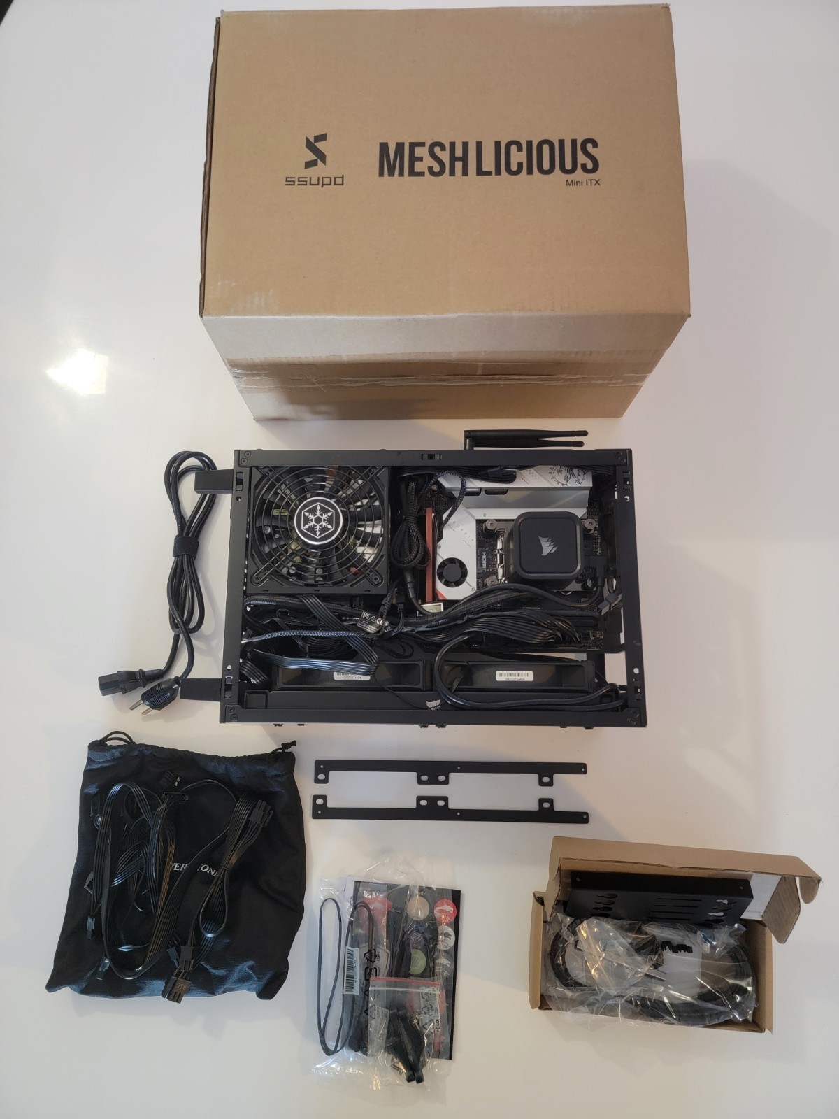 Mini-ITX  Kit | SSUPD Meshlicious Case + MSI B650I + 800W  + Corsair iCUE H115i