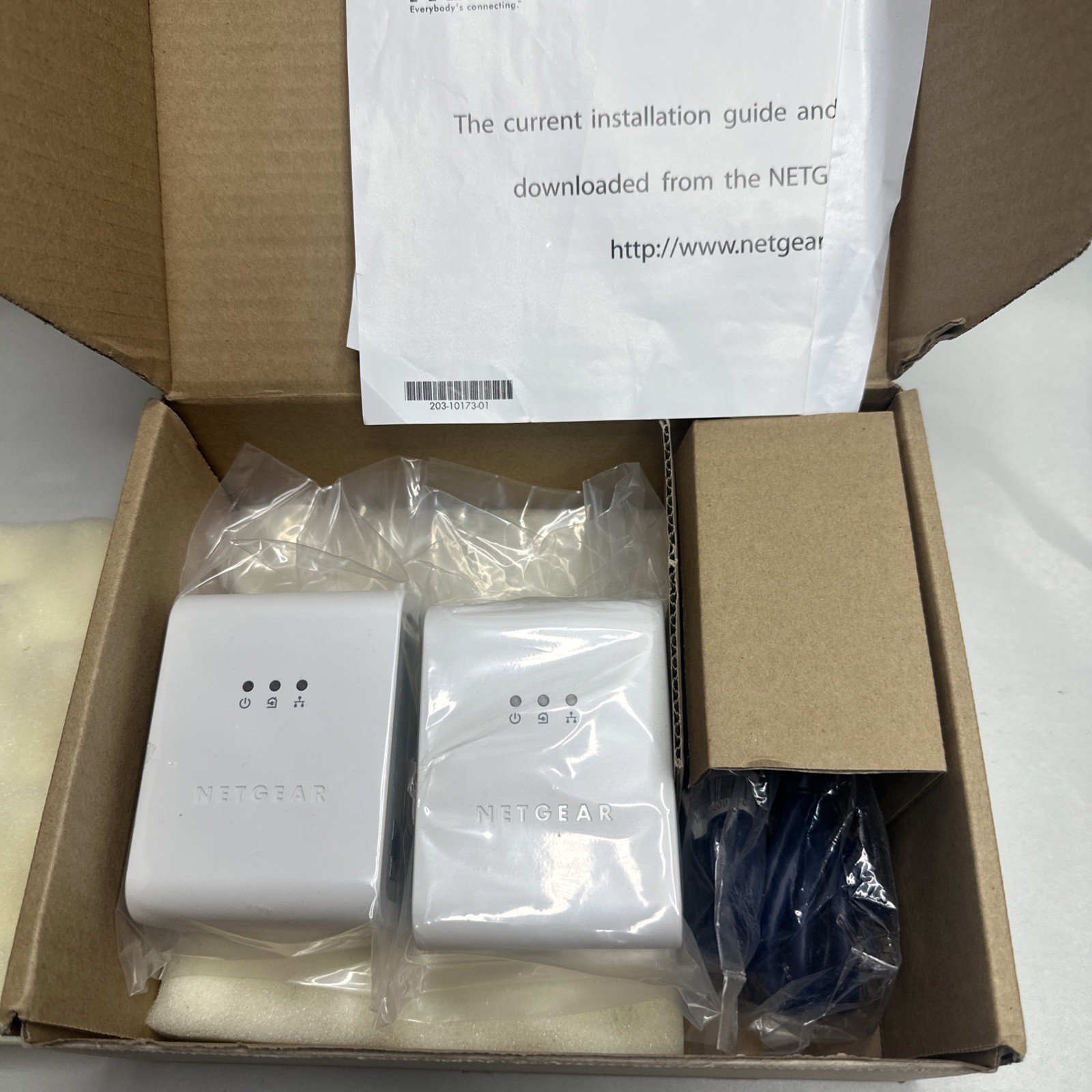 NETGEAR XET1001 85Mbps Powerline Network Adapter Bridge Lot of 2