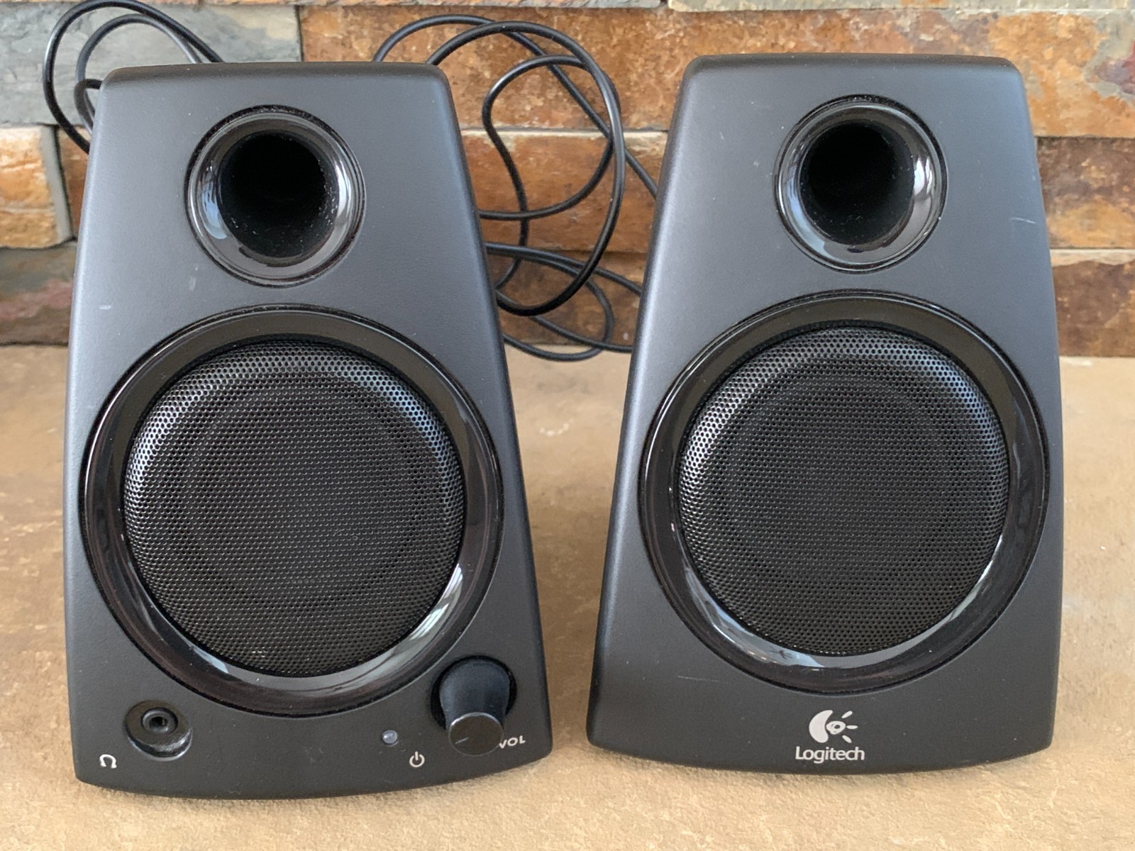 Genuine Logitech Z130 2 Piece Multimedia Desktop Stereo Speakers No Adapter