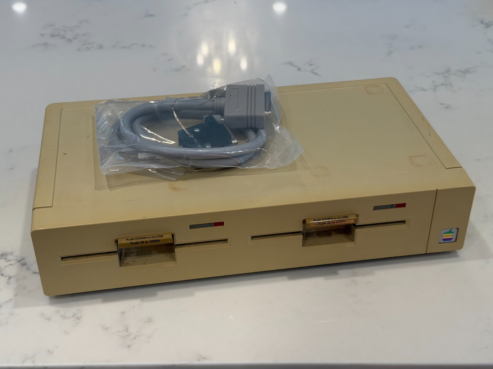 Apple DuoDisk A9M0108 Dual 5.25 Drive Vintage. Full working, Motors tuned, Lubed