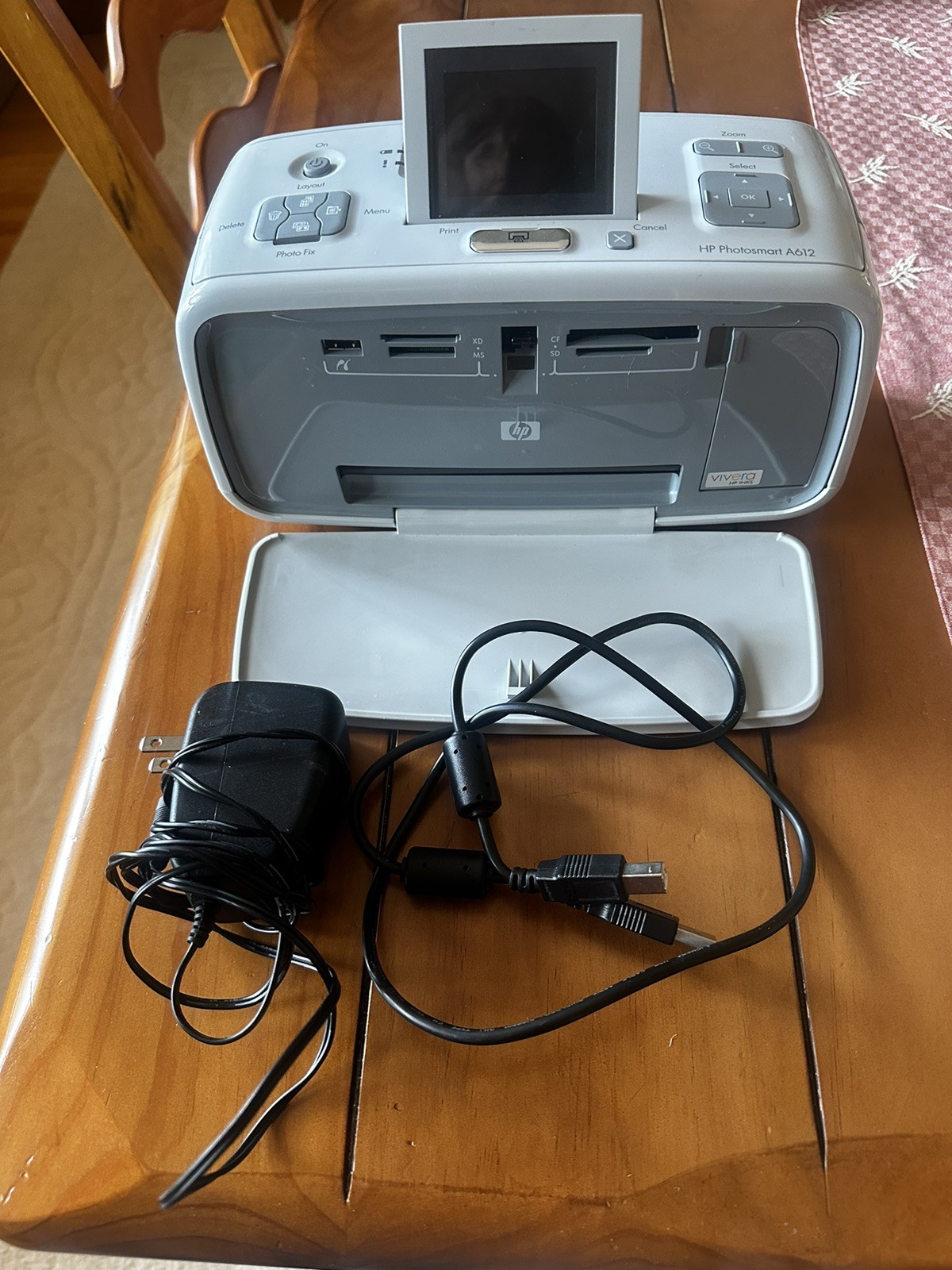 HP Photosmart A612 Portable Inkjet Photo Printer 2.4" LCD w/Chords. Lightly used