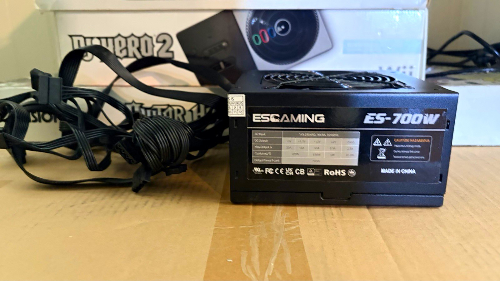 ESGAMING ES-700W 700W ATX Power Supply 24-Pin 1 Fan Black 115/230V