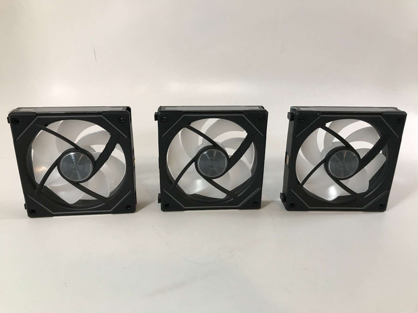 Lian Li UNI Fan SL-Infinity UF-SLIN120-3B - Case Fans - Black - 3 Fans Only