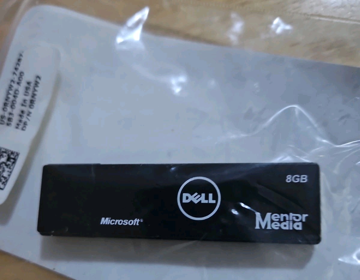 RNYW2_A00  Dell Windows 8 / 8.1 OS Computer Recovery Restore Media USB Stick 8GB