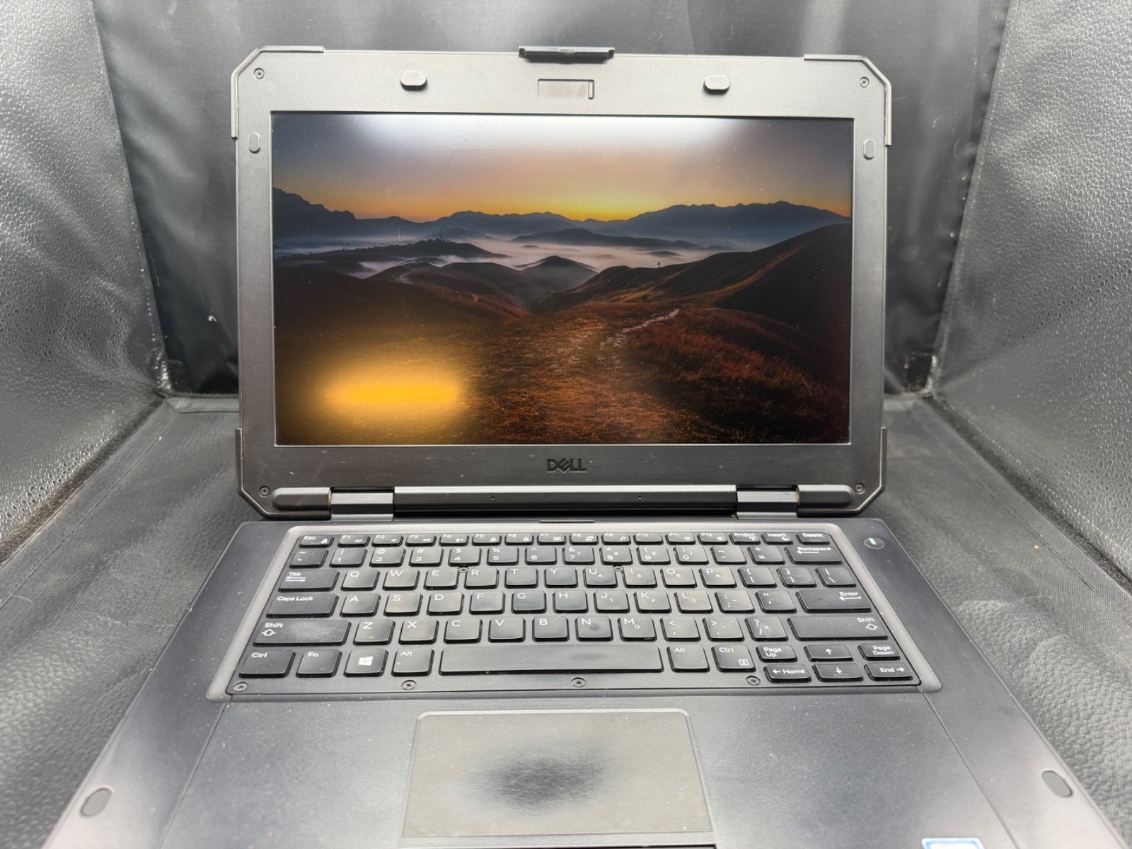 Dell Latitude 5424 Rugged 14 in(256GB SSD Intel Core i5-8350U 1.70 GHz, 8GB RAM)