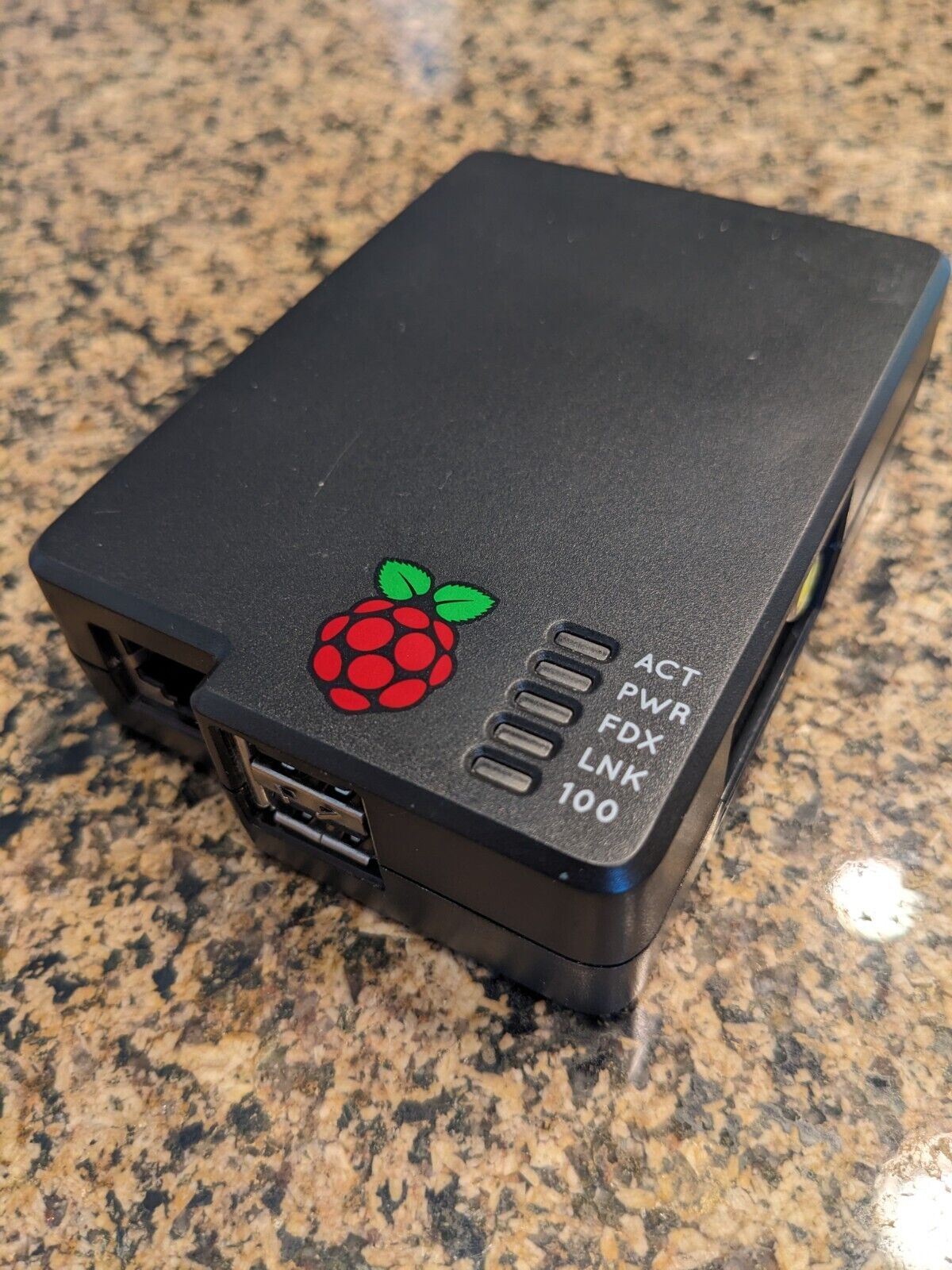 Raspberry Pi Model B Rev 2.0 -- 2011.12 in OEM protective case