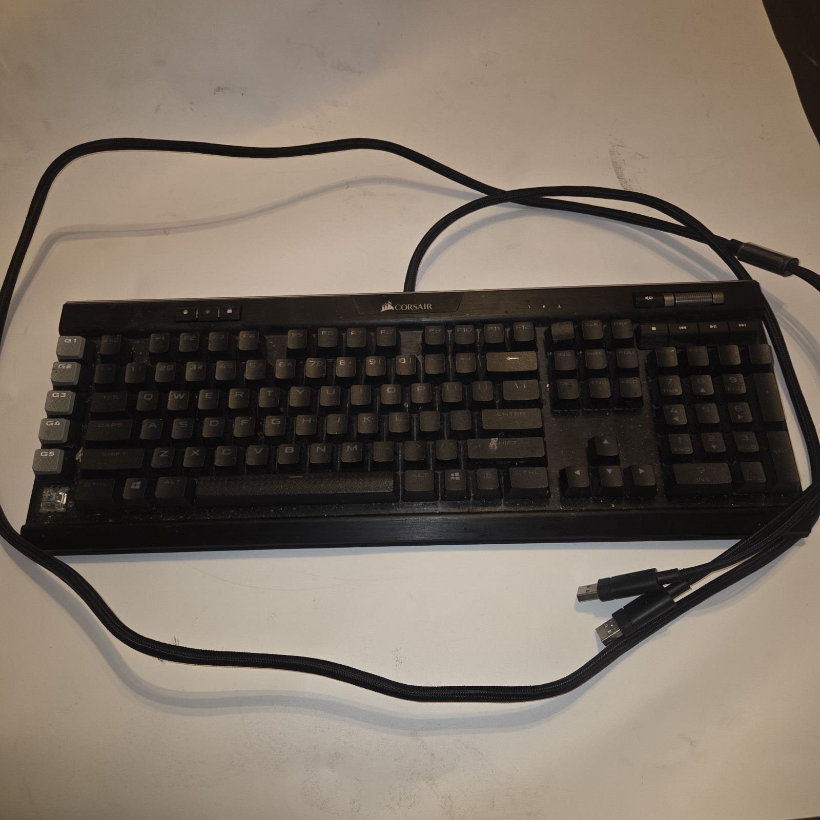 Corsair CH-9127414-NA K95 RGB Platinum XT For Parts/Not Working