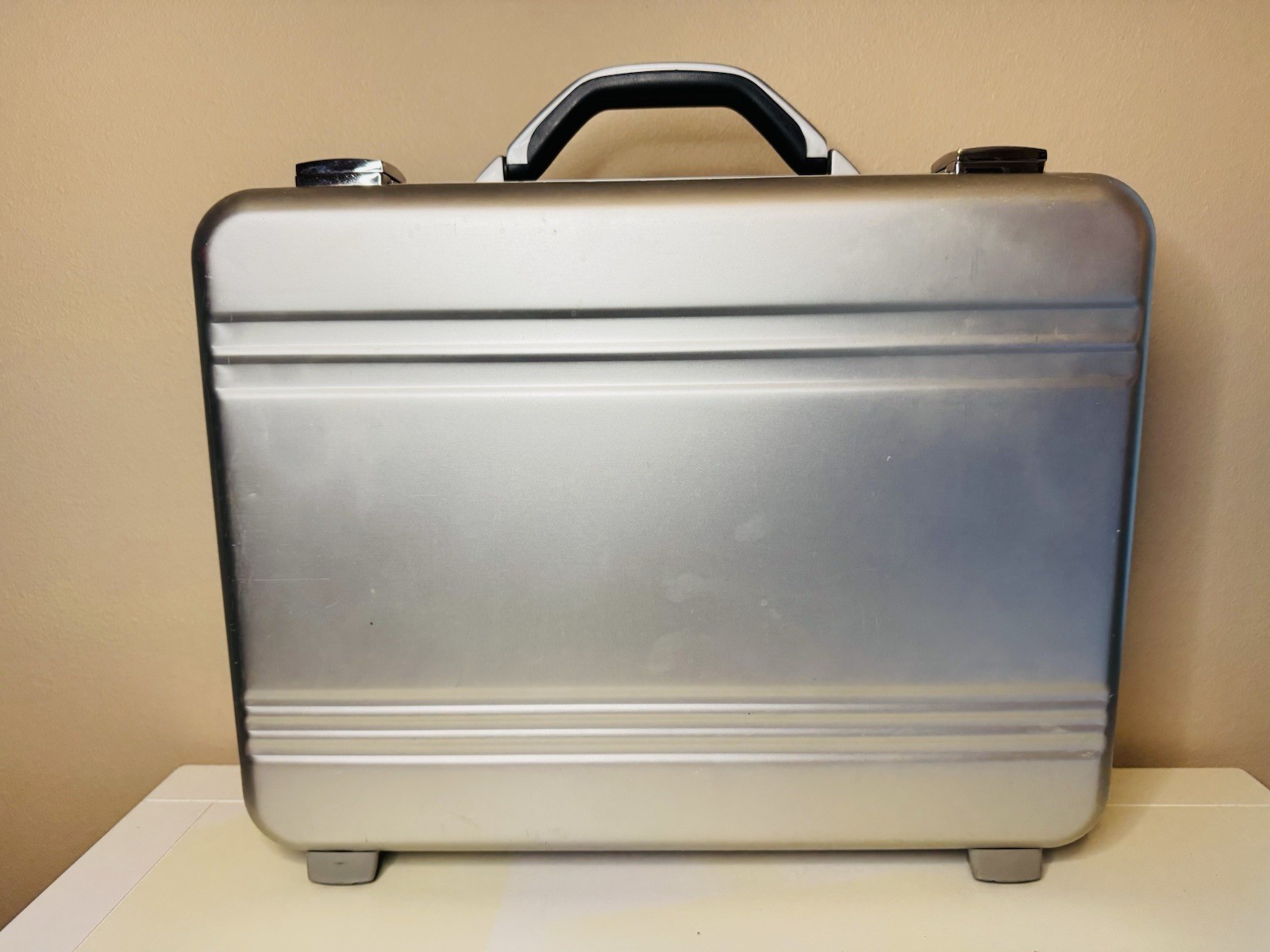 Alienware Alx Aluminum Laptop Case -  RARE - Matias Laptop Armor Read