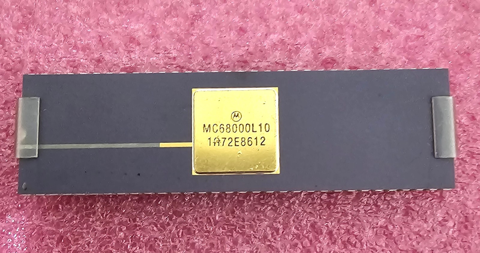 Motorola MC68000L10 MC68000 68000 Microprocessor CPU Gold Cap 10mhz 64pin DIP