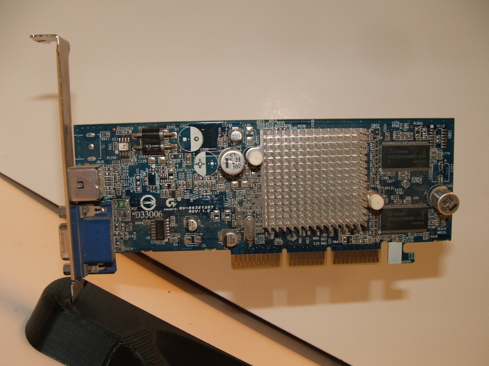 Gigabyte ATI 9200SE  128Mb   AGP   Video Card GV-92S128T