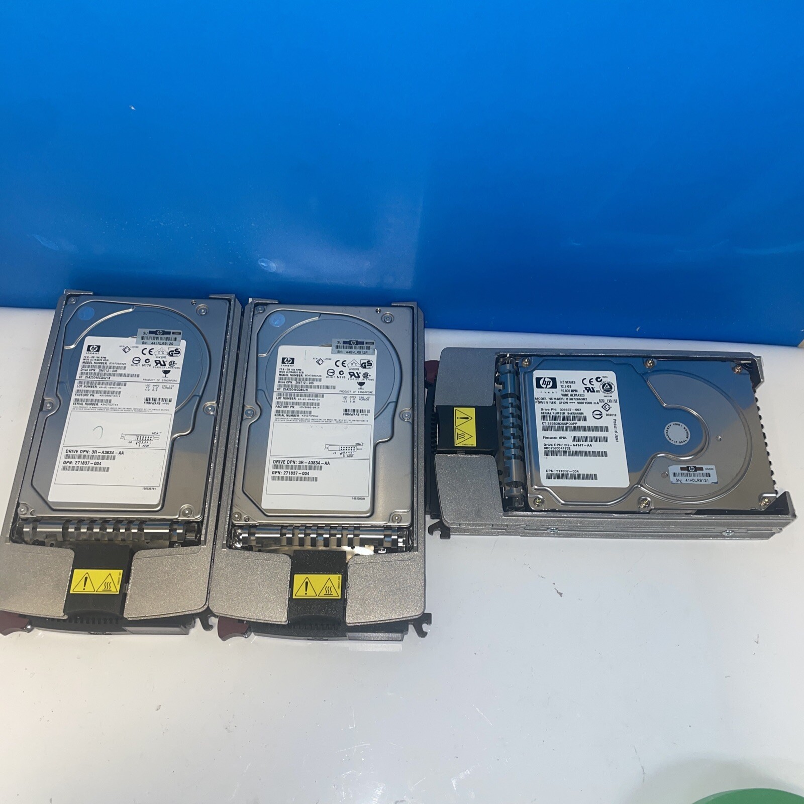 3x    HP 72.8GB, 10k RPM, 3.5 in. Ultra320 SCSI server HDD with 289042-001 caddy