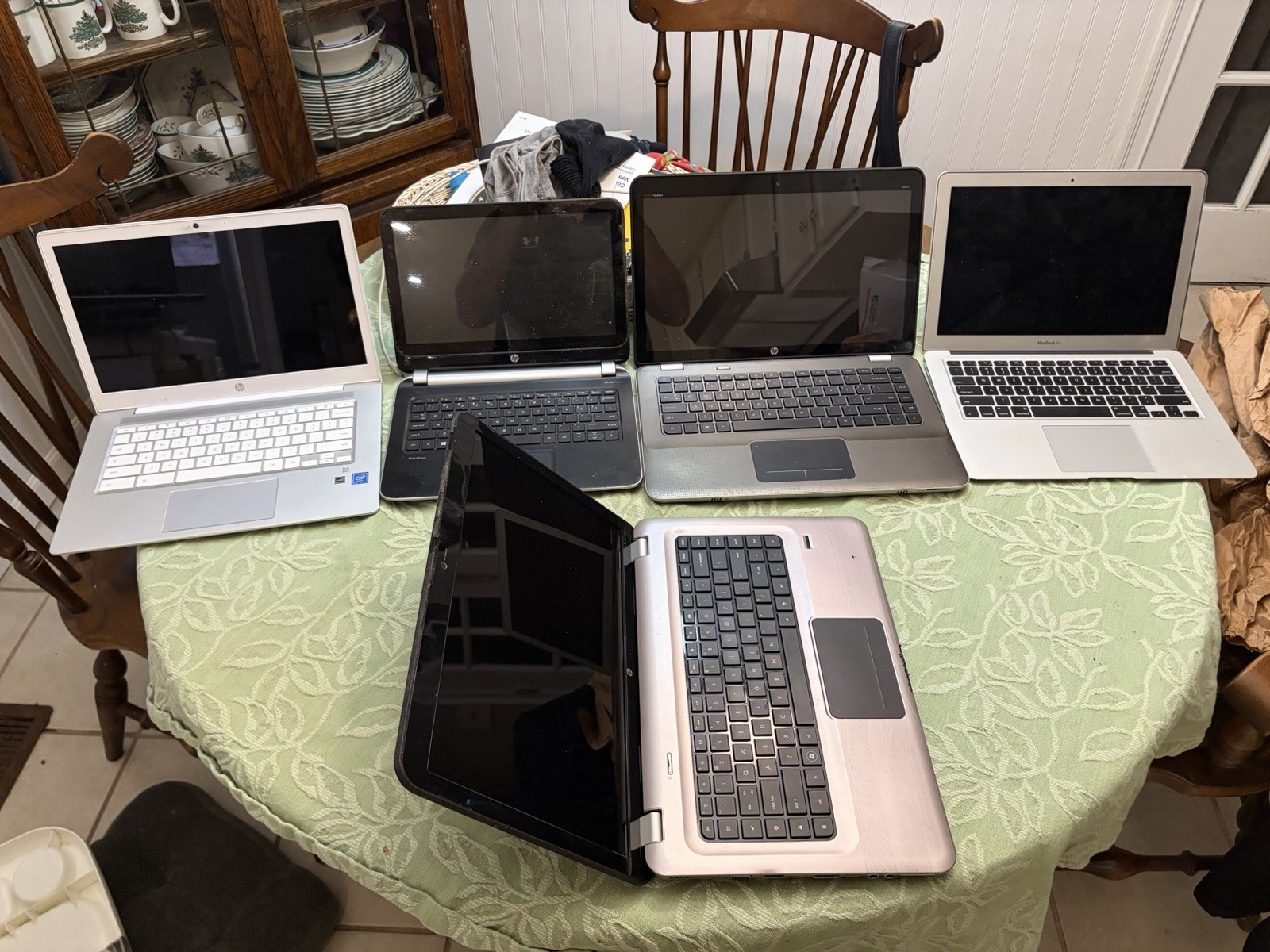 Lot Of 5x Laptops   Sold For Parts Or Repair  MAKE  OFFER