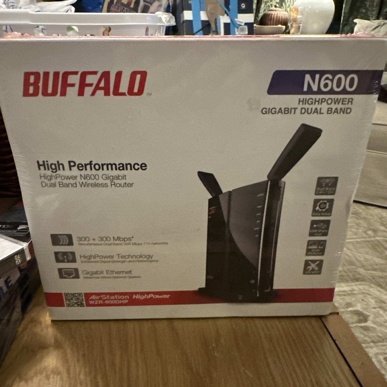 DD-WRT Buffalo Technology WZR-600DHP 600 Mbps 4-Port Gigabit Wireless N Router