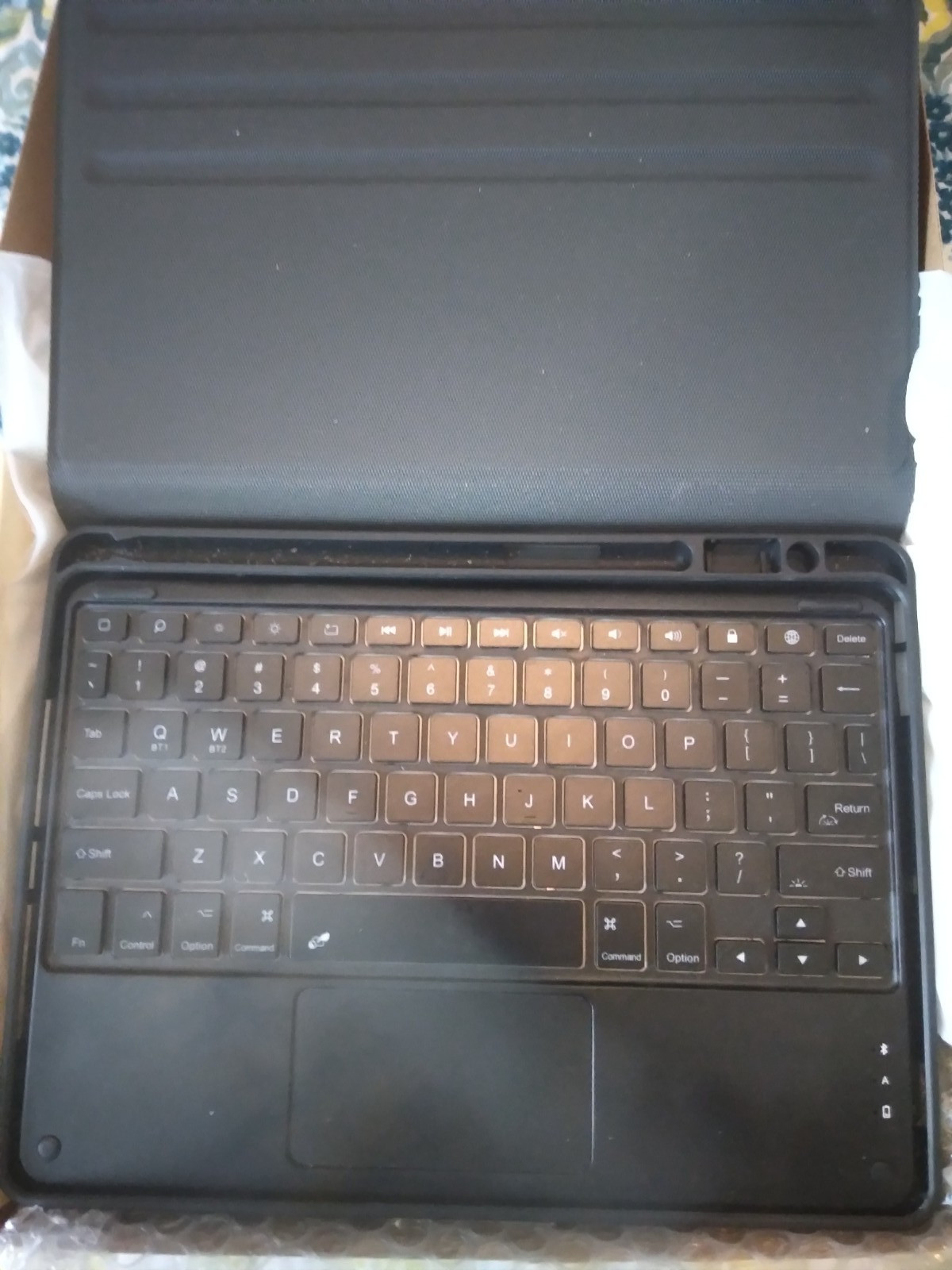 Chesona Wireless Keyboard  and case