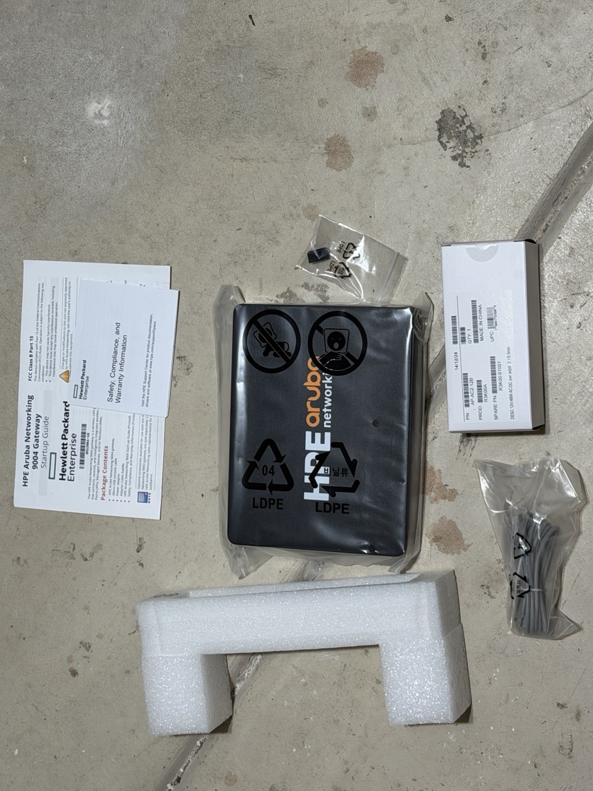 ARUBA R1B20A 9004 (US) 4-PORT GBE RJ45 GATEWAY ARCN9004 