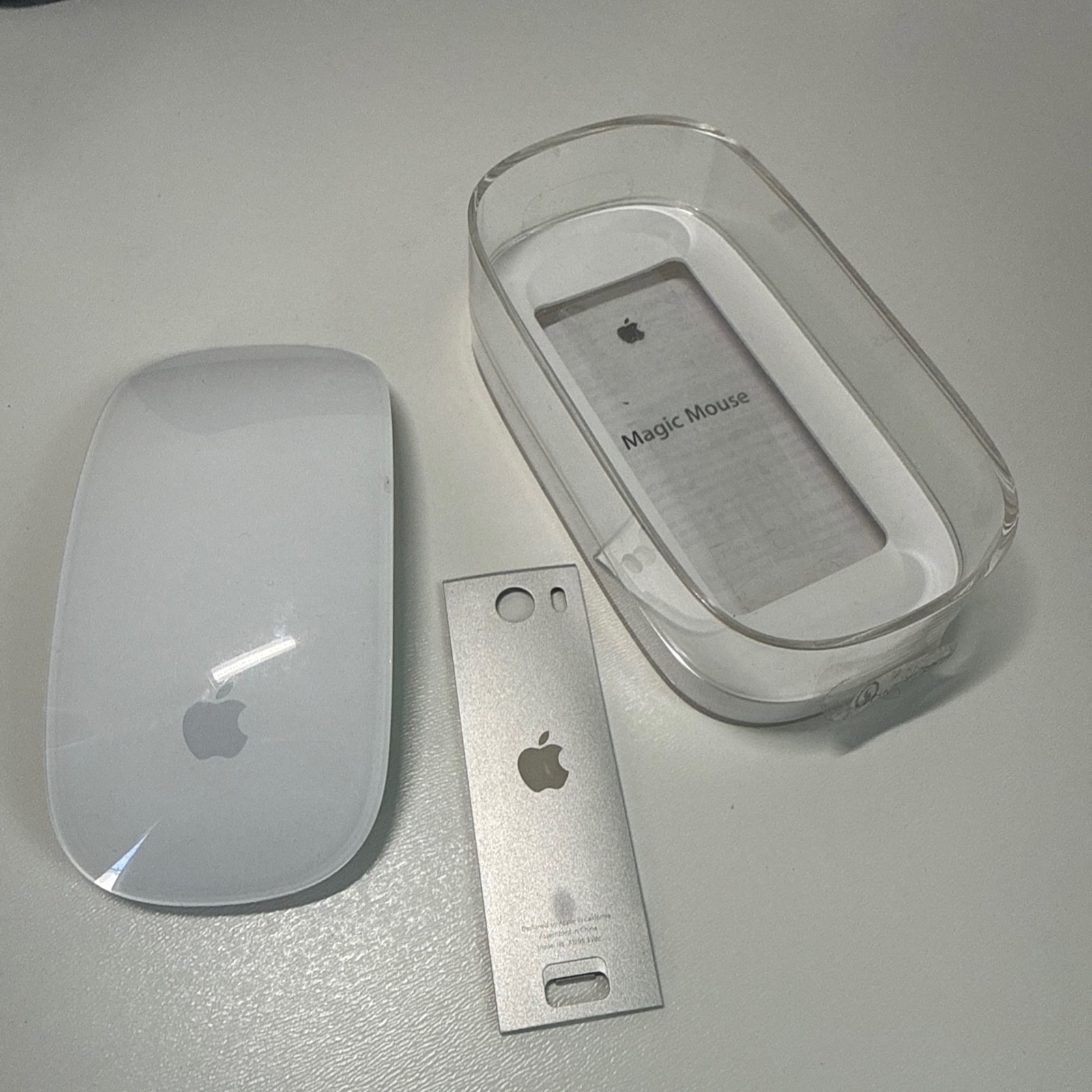 Apple A1296 Wireless Tactile/Multi-Touch Mouse - MB829LL/A