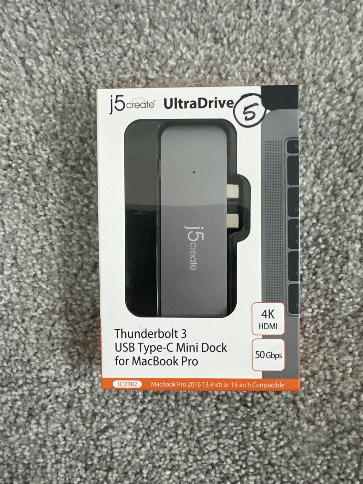 j5 create UltraDrive Thunderbolt 3 USB Type-C Mini Dock for MacBook Pro -JCD382
