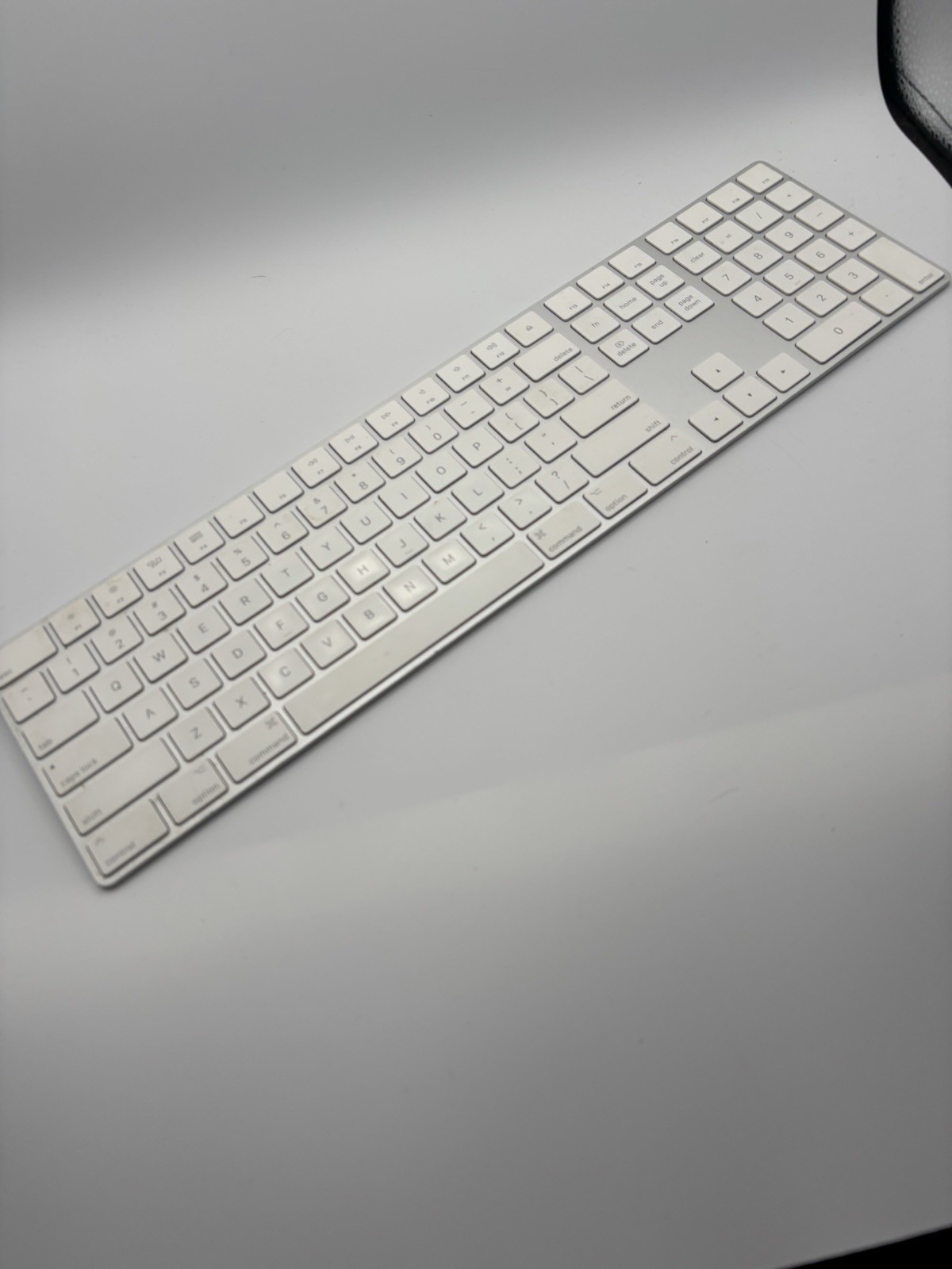 Apple Magic Keyboard A1843 Wireless Slim Numeric Keypad White Bluetooth 