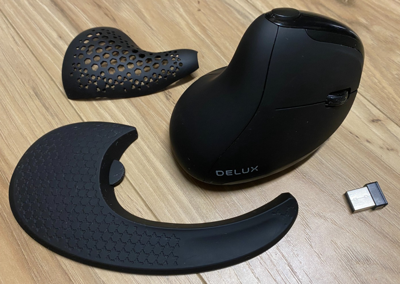 DELUX Seeker Ergonomic Vertical Wireless Mouse with OLED Screen-Dongle -Tested