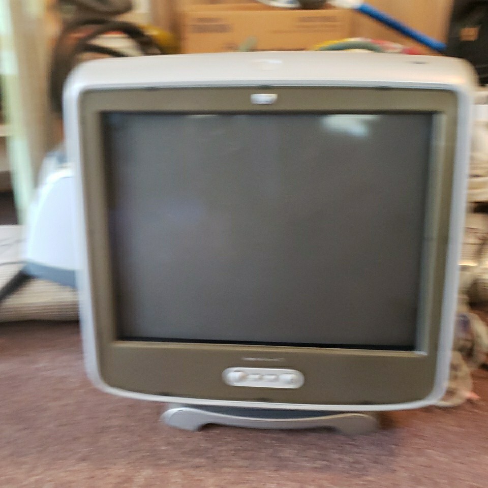 HP Pavilion Mx75 17" CRT Monitor with built-in speakers