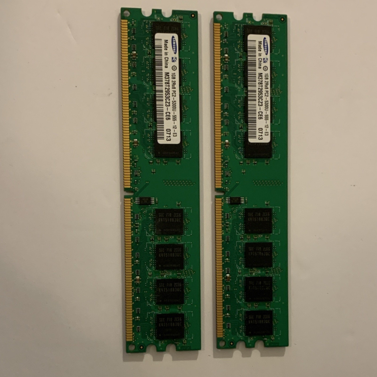 Samsung 2GB (2x1GB) DDR2 SDRAM DIMM PC2-5300U M378T2953CZ3-CE6