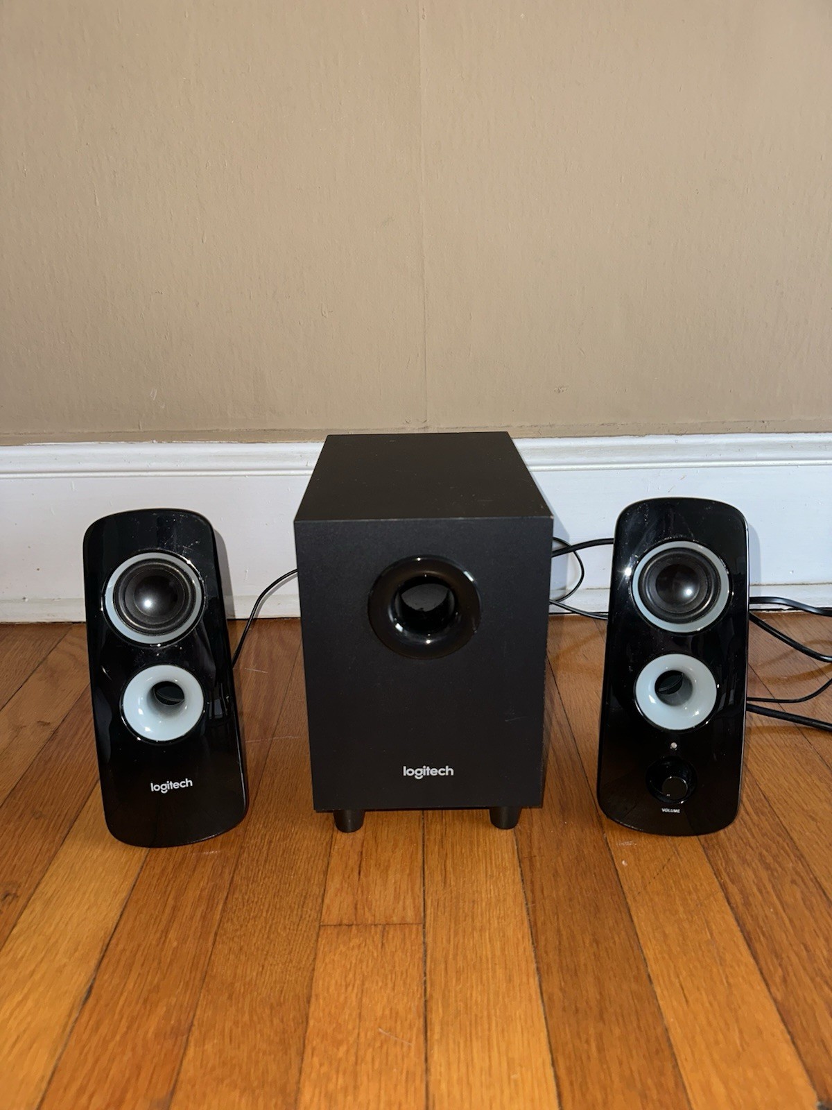 Logitech Z323 2.1 Speaker System with Subwoofer - TESTED AND WORKING 