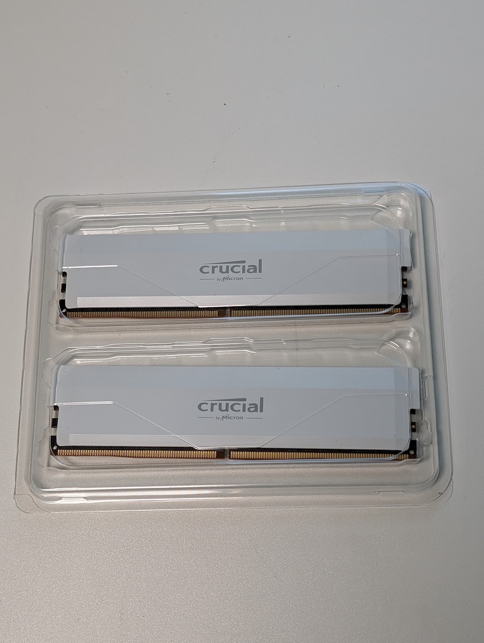 Crucial Pro Overclocking 64GB 2x32GB DDR5 6000 CL40 XMP EXPO White