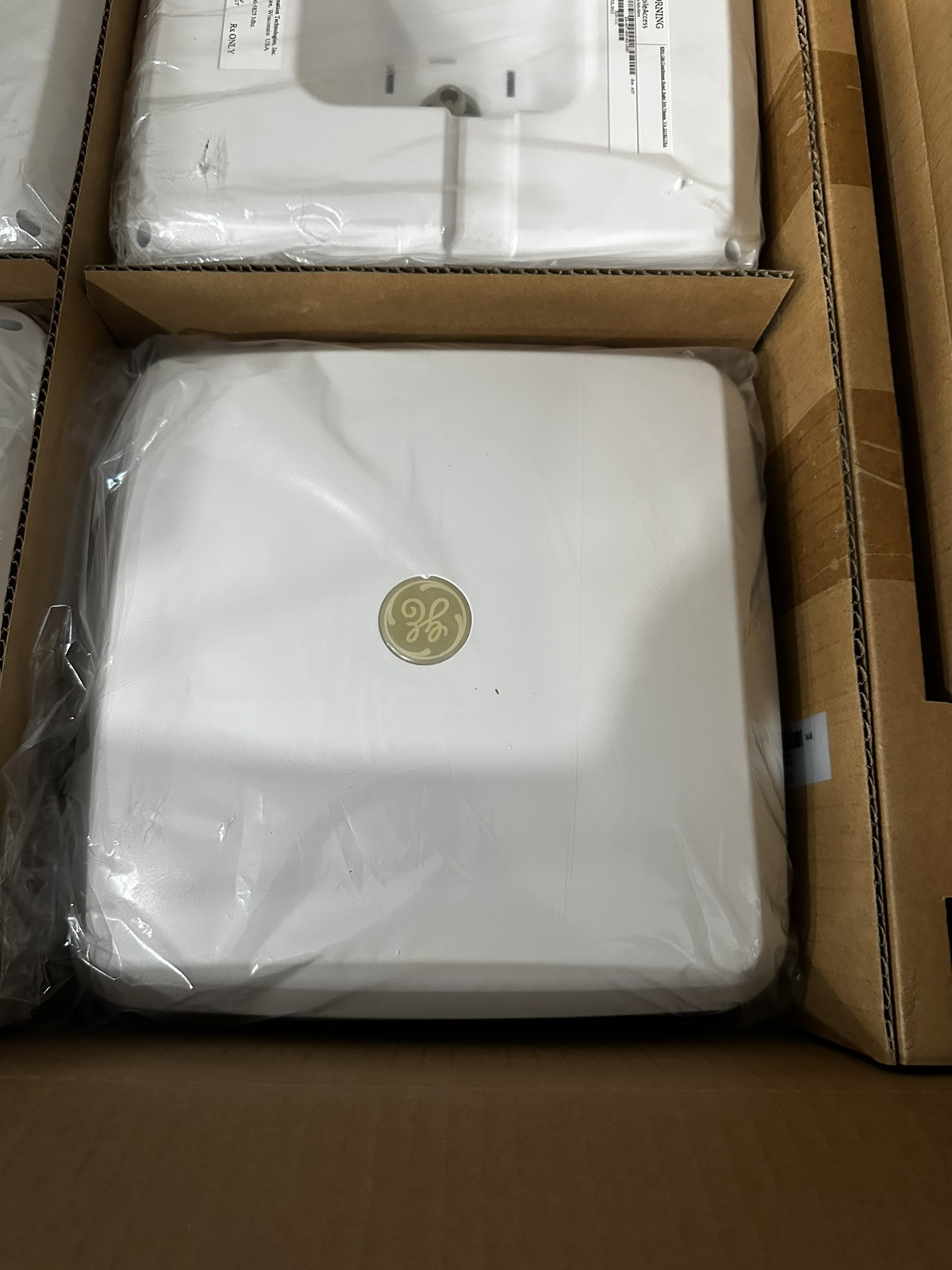 Corning (GE) Mobile Access Wireless Multi Band Antenna Module EA-ANT-600-6G-OMN
