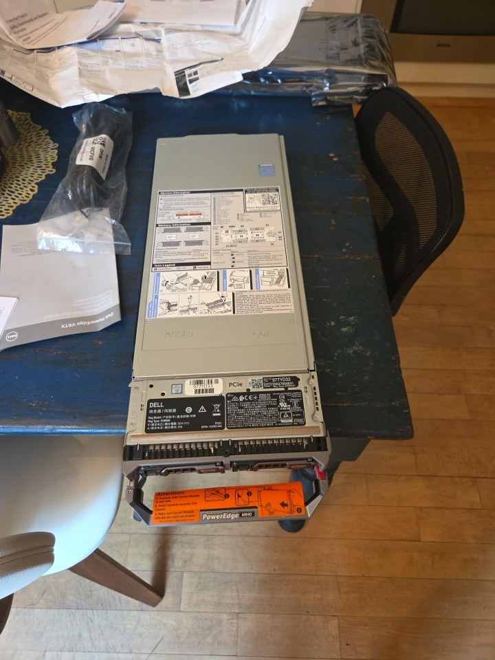 Dell PowerEdge M640 Blade Server 2x Intel Xeon 2.1GHz 64GB DDR4