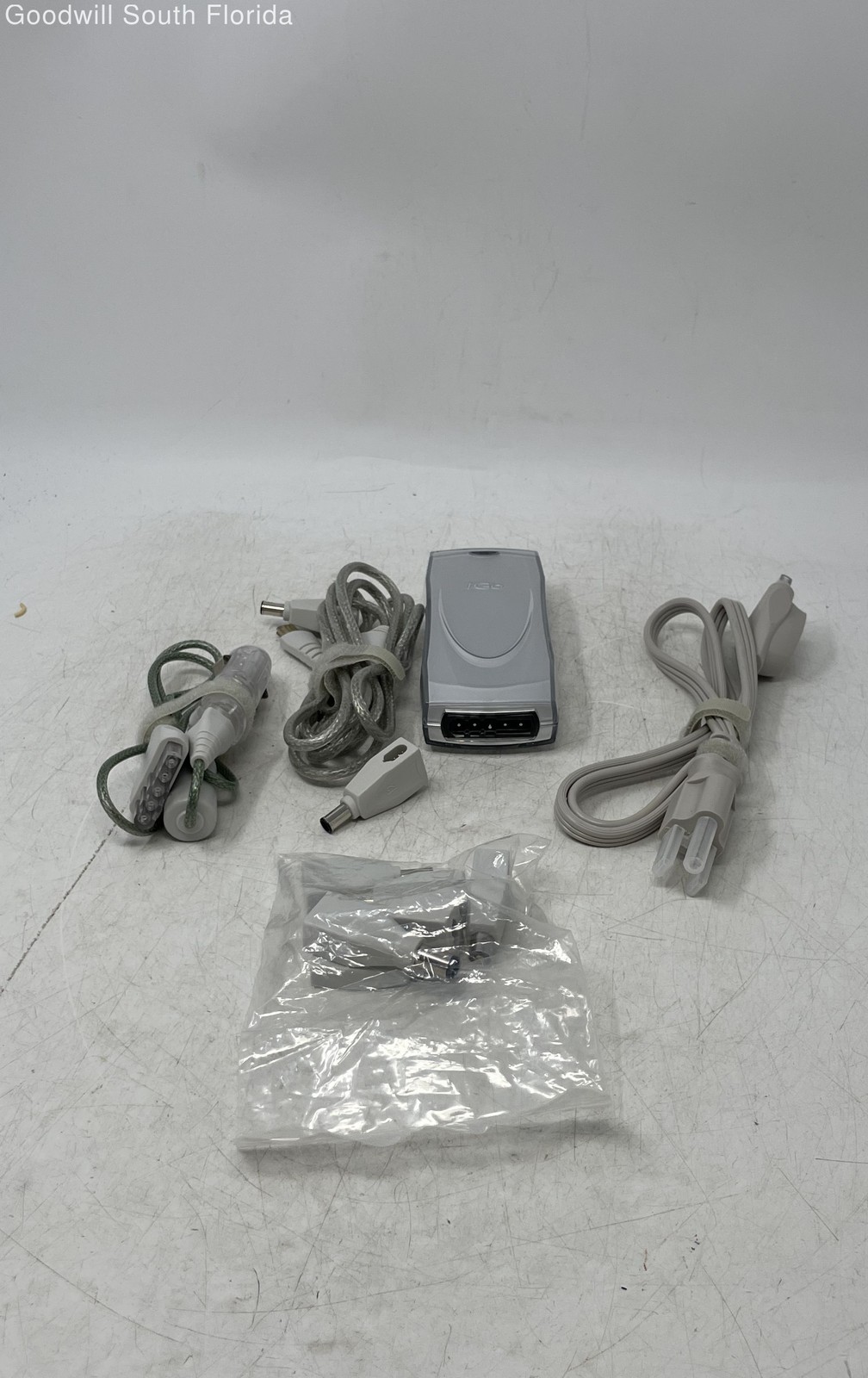 iGo Juice 70 Universal AC Power Adapter With Accessories In Case Untested