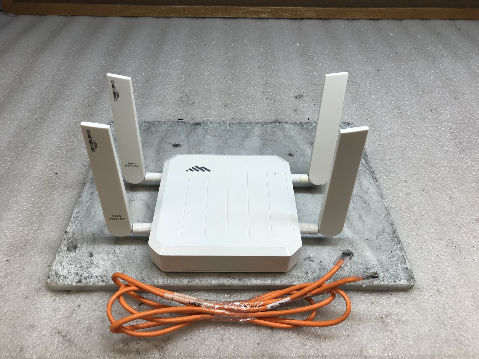 Cradlepoint W1850-5GB 5G Wideband Router S5A032A With Antennas
