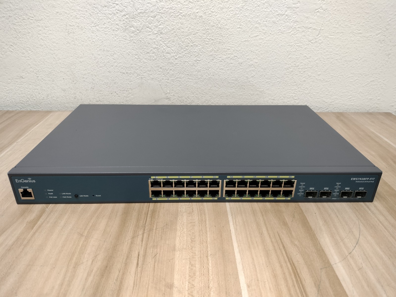 Engenius Fit 24-Port 410W Gigabit PoE+ Switch Layer 2 with 4 SFP EWS7928FP-FIT