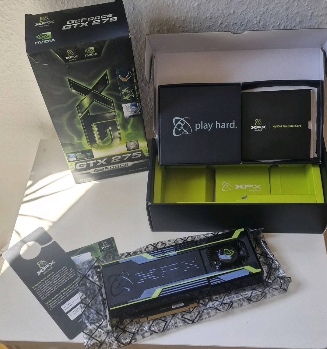 XFX GeForce GTX 275 Retro Original Box 896MB DDR3