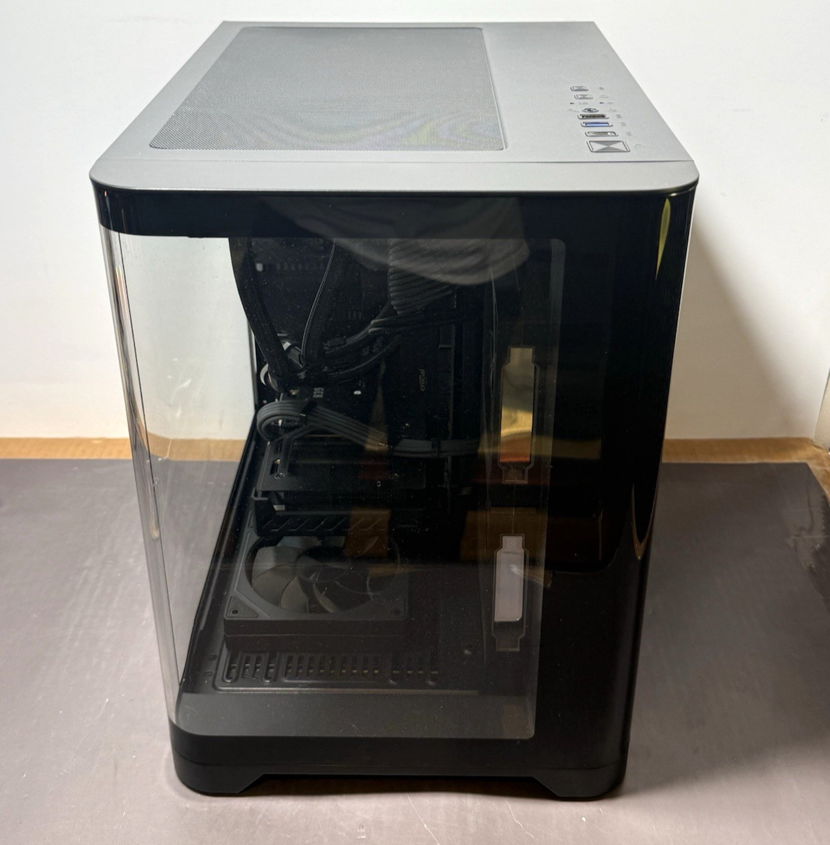 Custom Gaming PC Ryzen 7 8700F RX 9060 XT 16GB DDR5 1TB SSD Windows 11