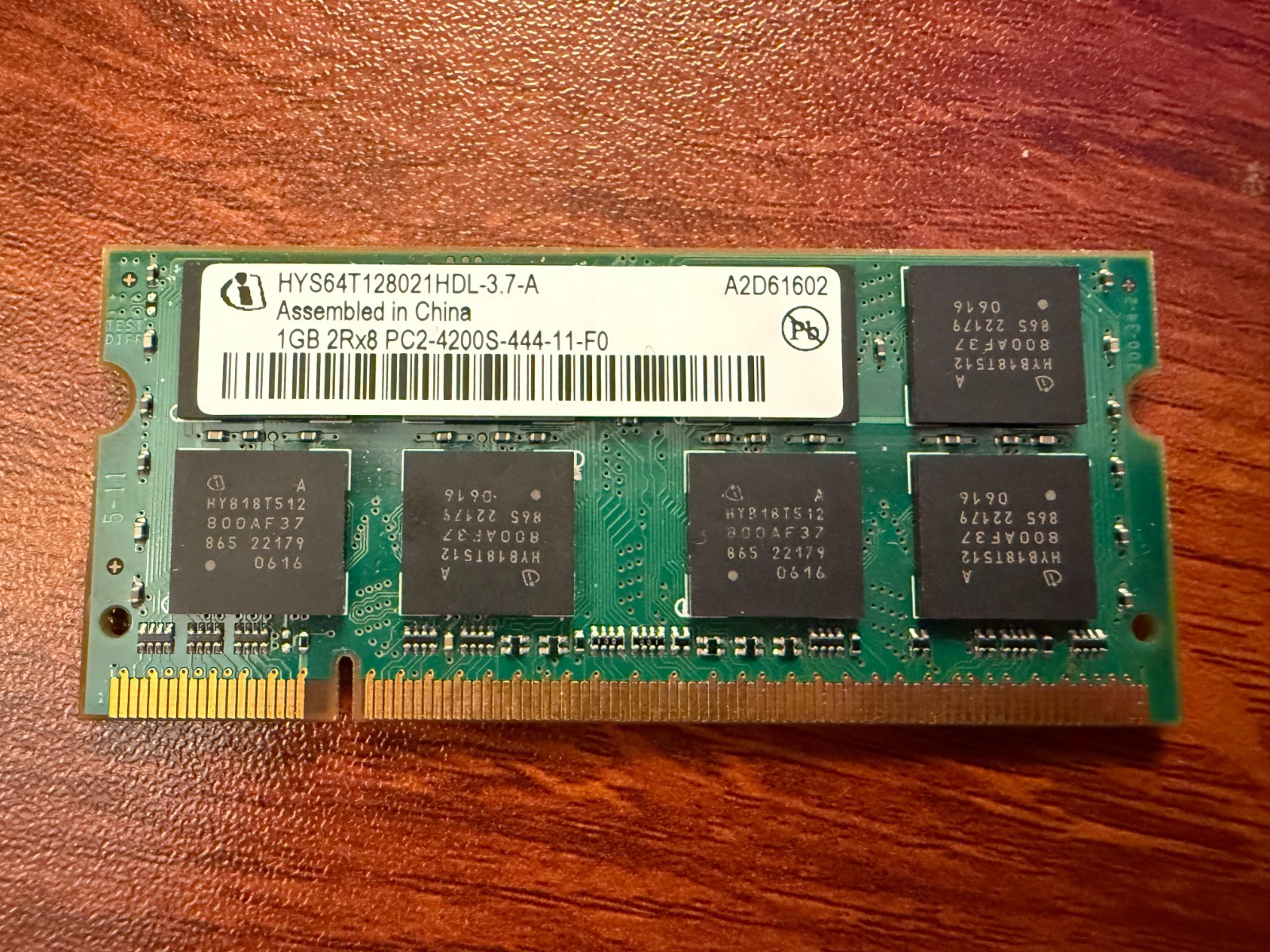 Infineon 1GB SODIMM DDR2 RAM Stick For Laptops (HYS64T128021HDL-3)