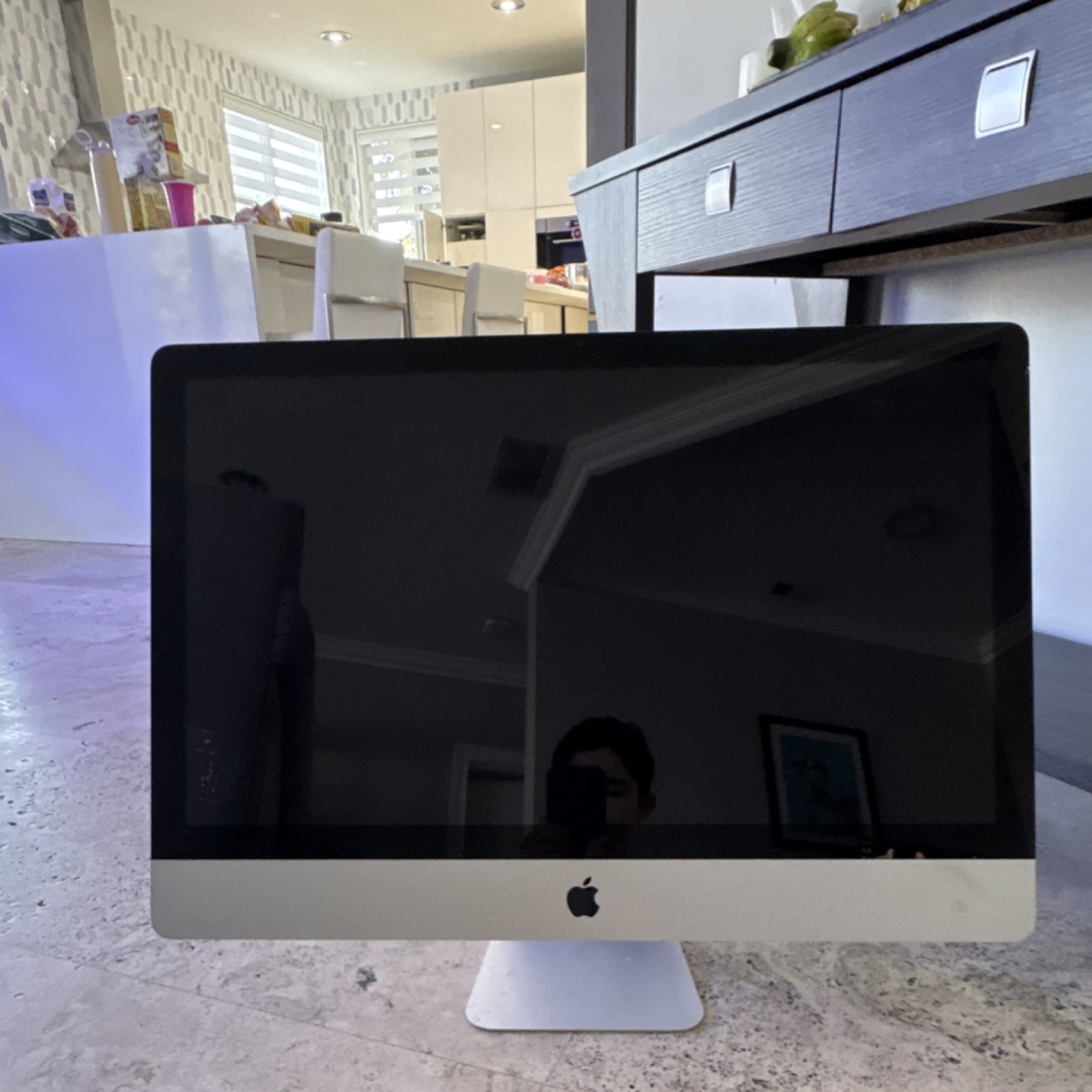 Apple iMac  from 2009 *FOR PARTS CHECK DESCRIPTION*