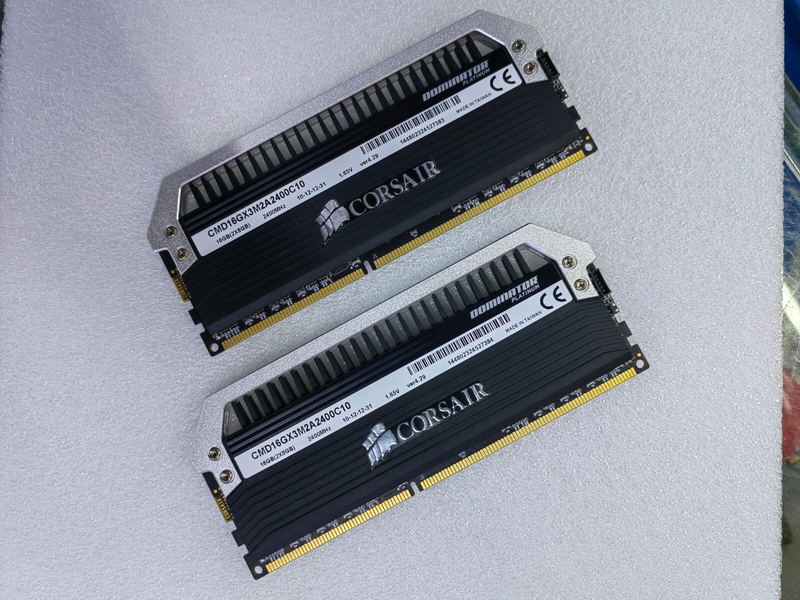 CORSAIR 2 x 8GB DDR3 2400 Desktop DIMM RAM PC3-19200 Dominator PLATINUM CL10